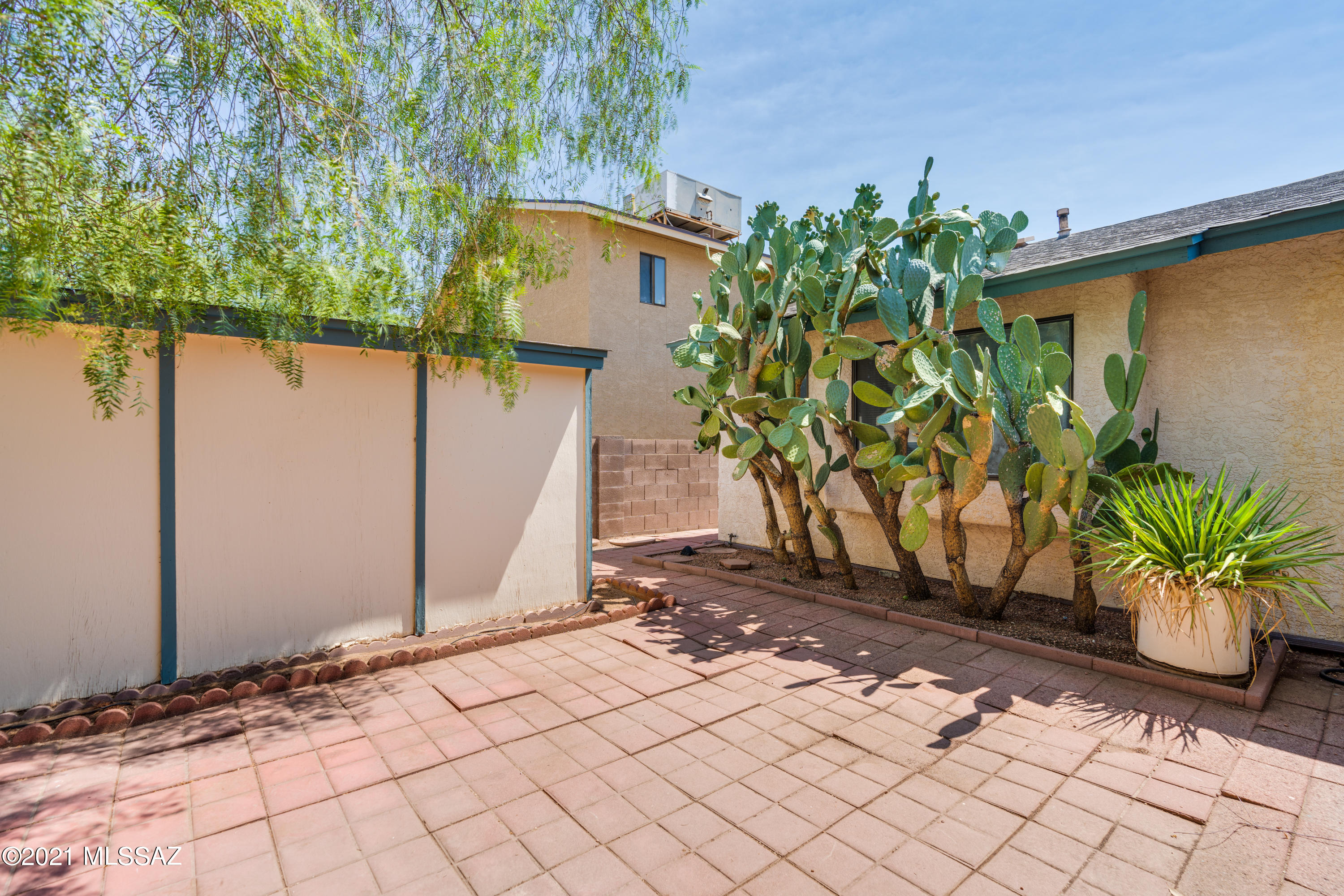 496 S Pemberton Avenue