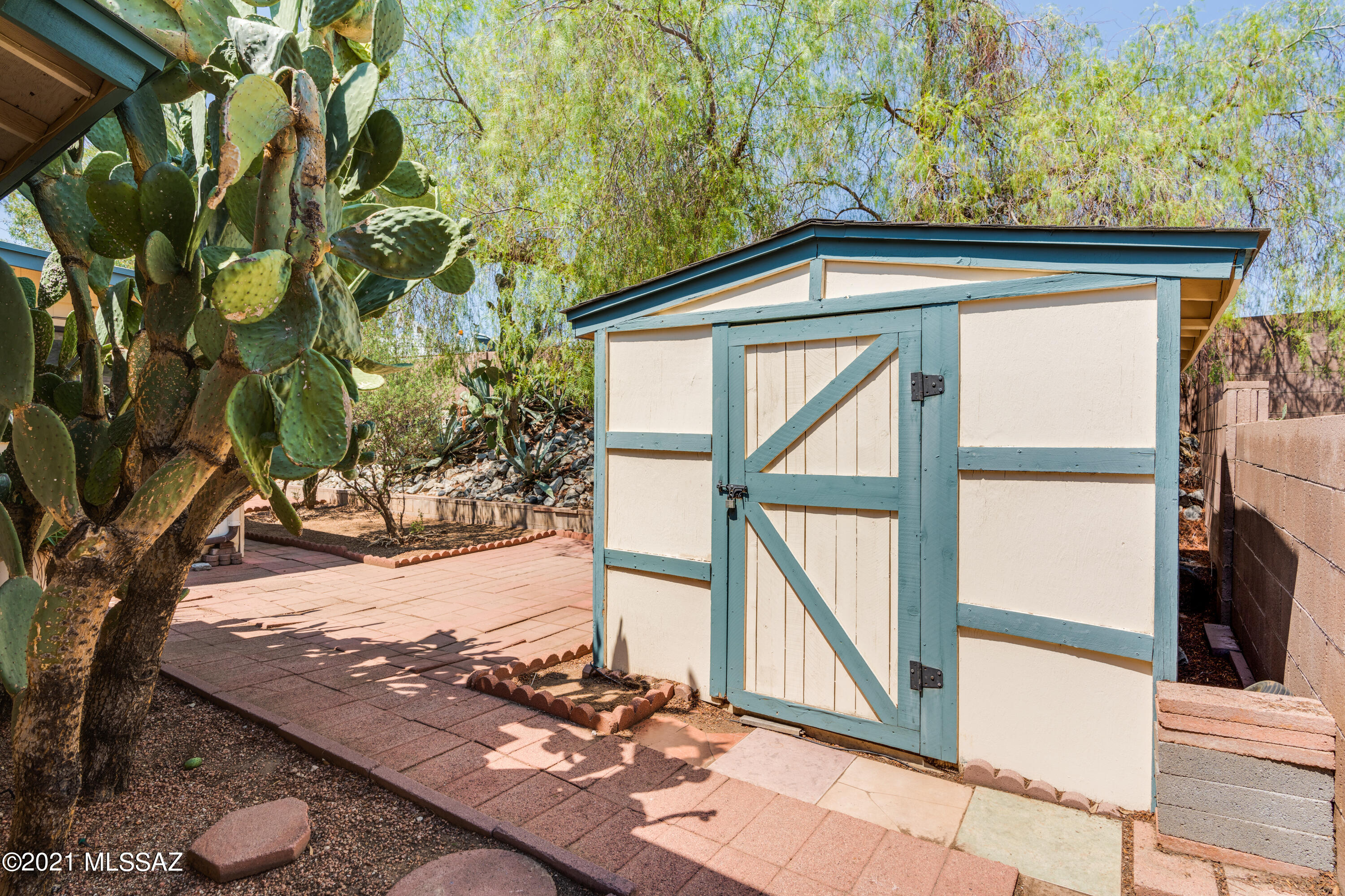 496 S Pemberton Avenue