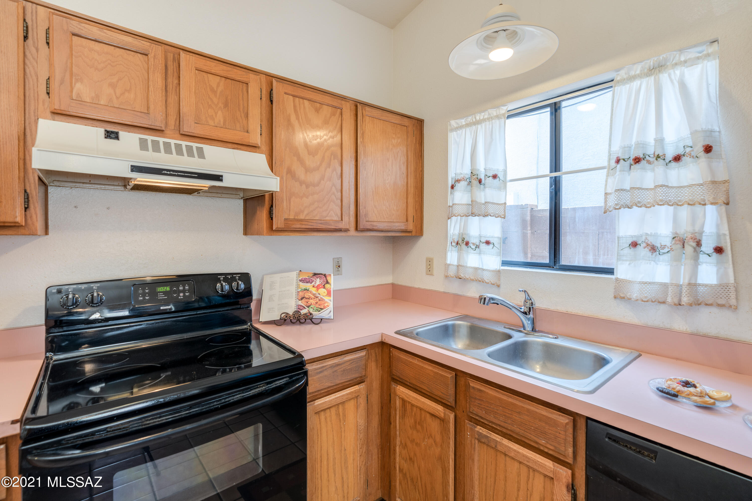 496 S Pemberton Avenue