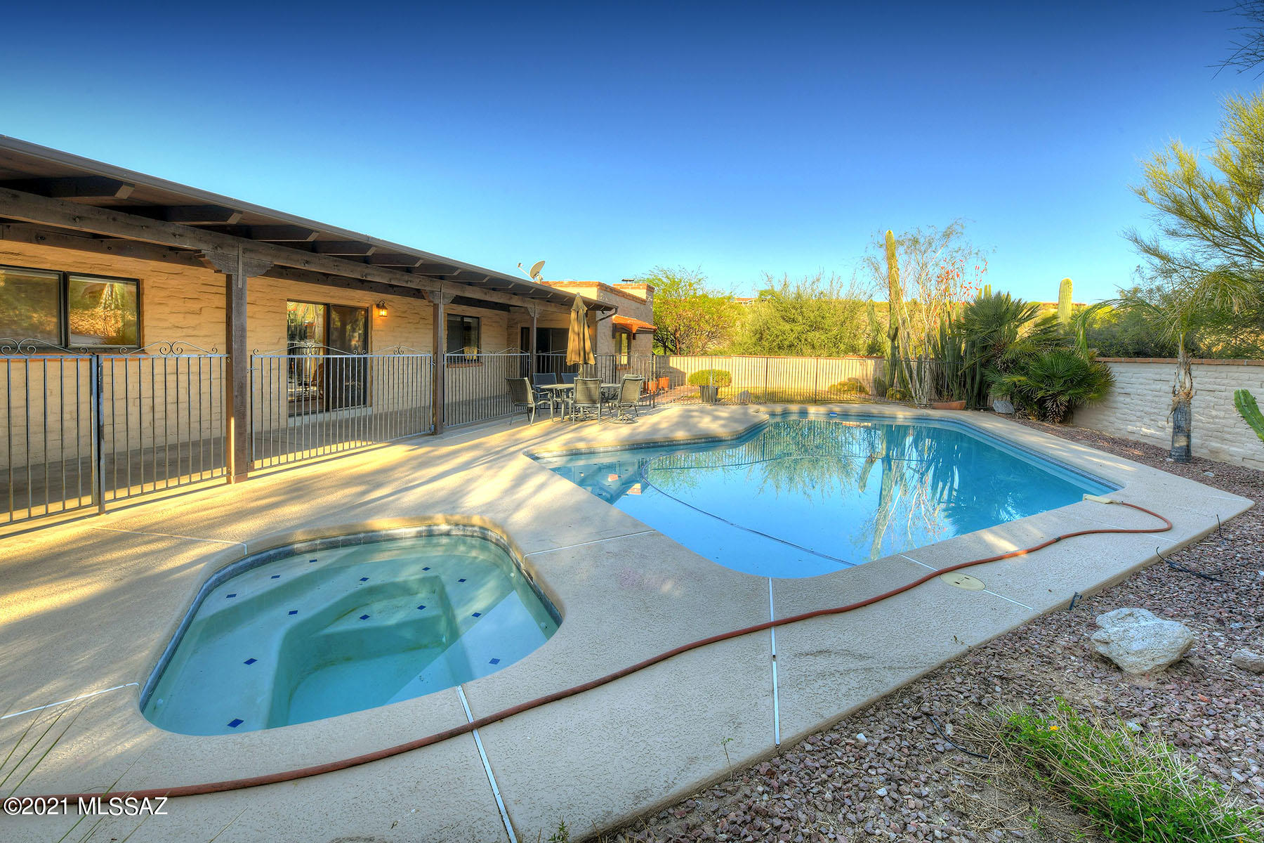 4062 N Calle Vista Ciudad