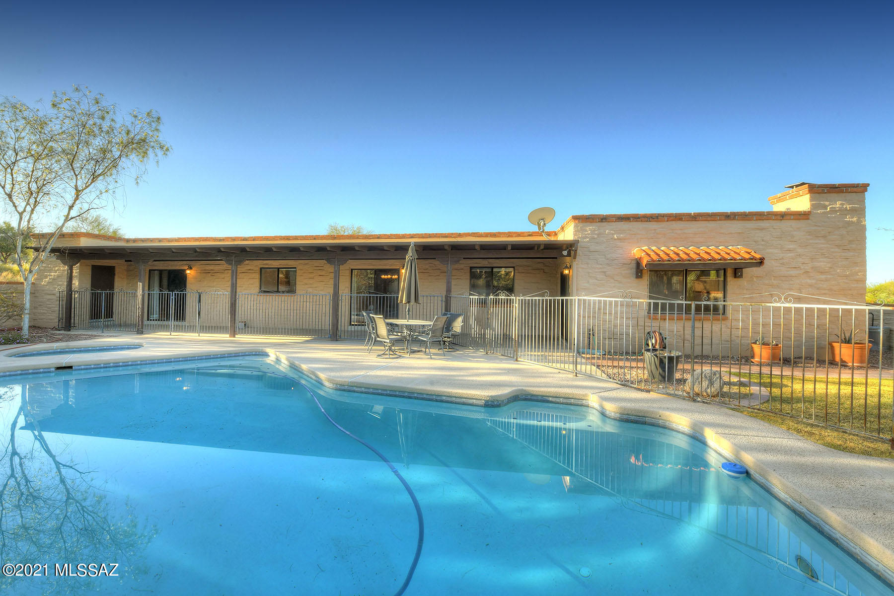 4062 N Calle Vista Ciudad