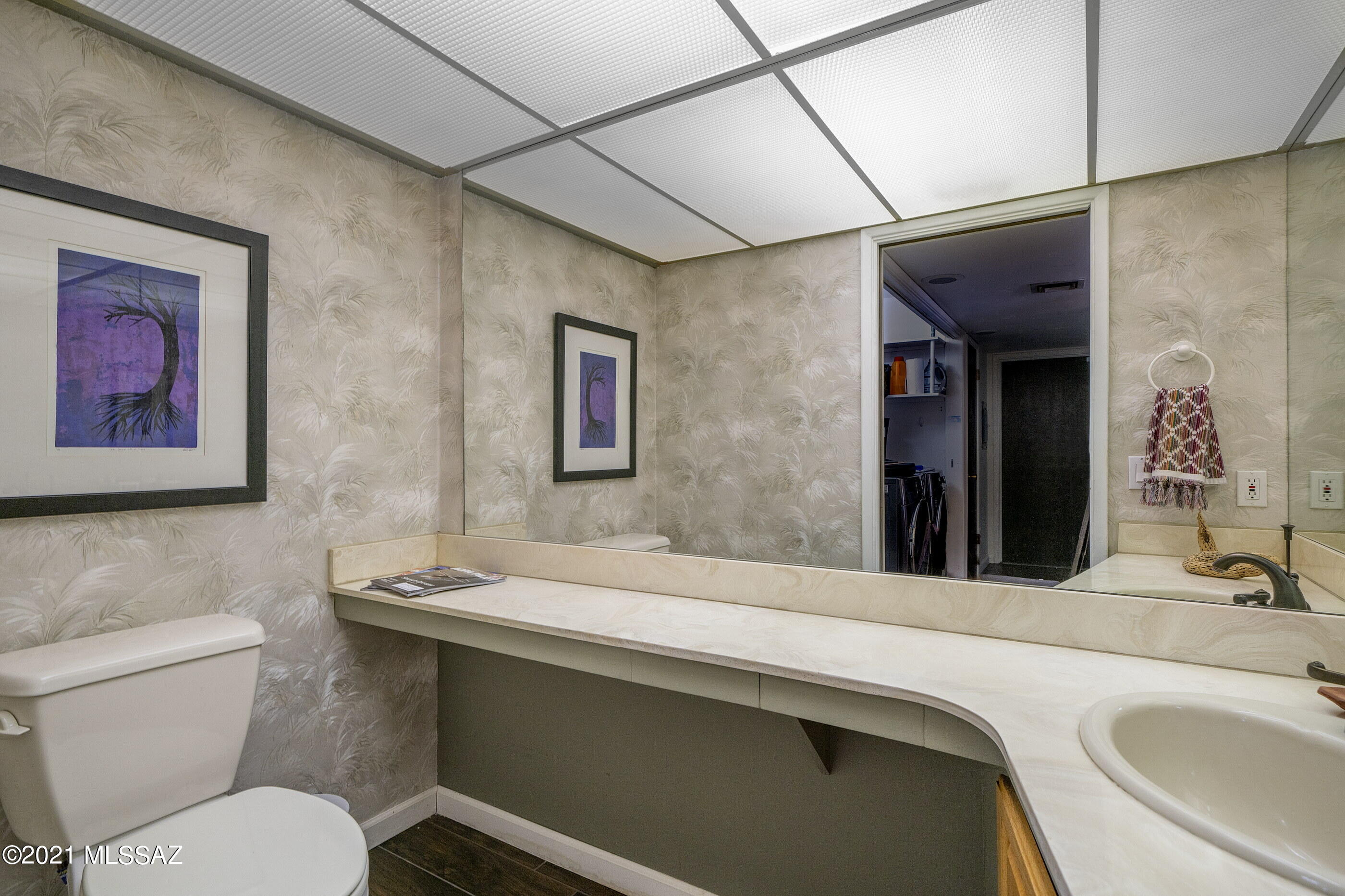 510 S Essex Lane
