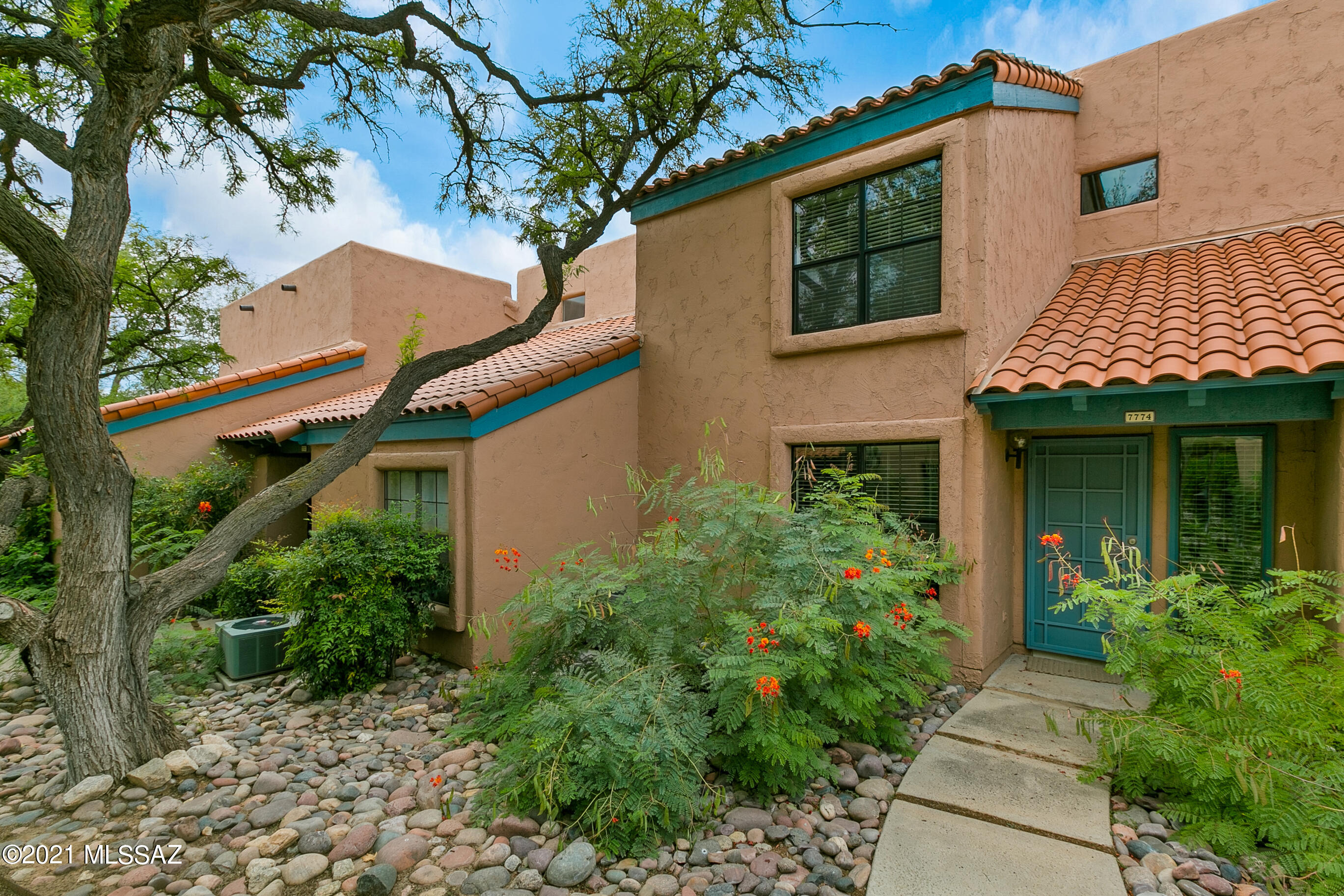 7774 E Via Ventana Norte
