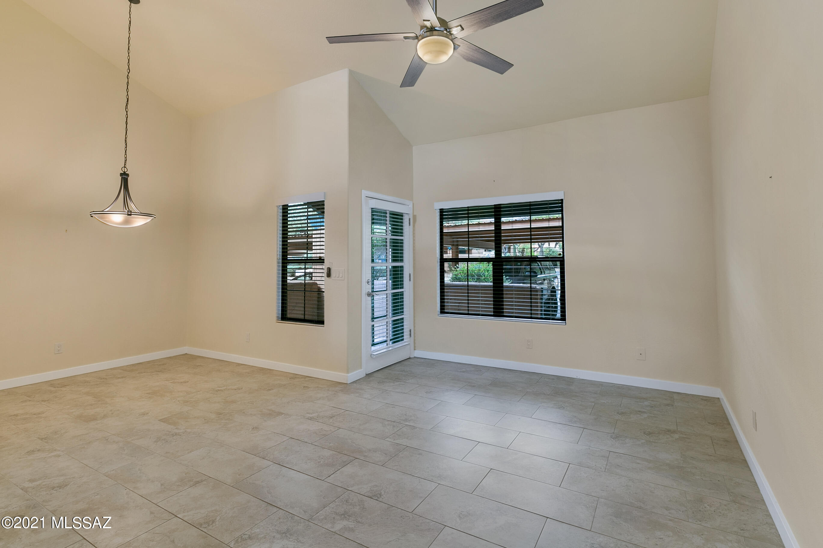 7774 E Via Ventana Norte