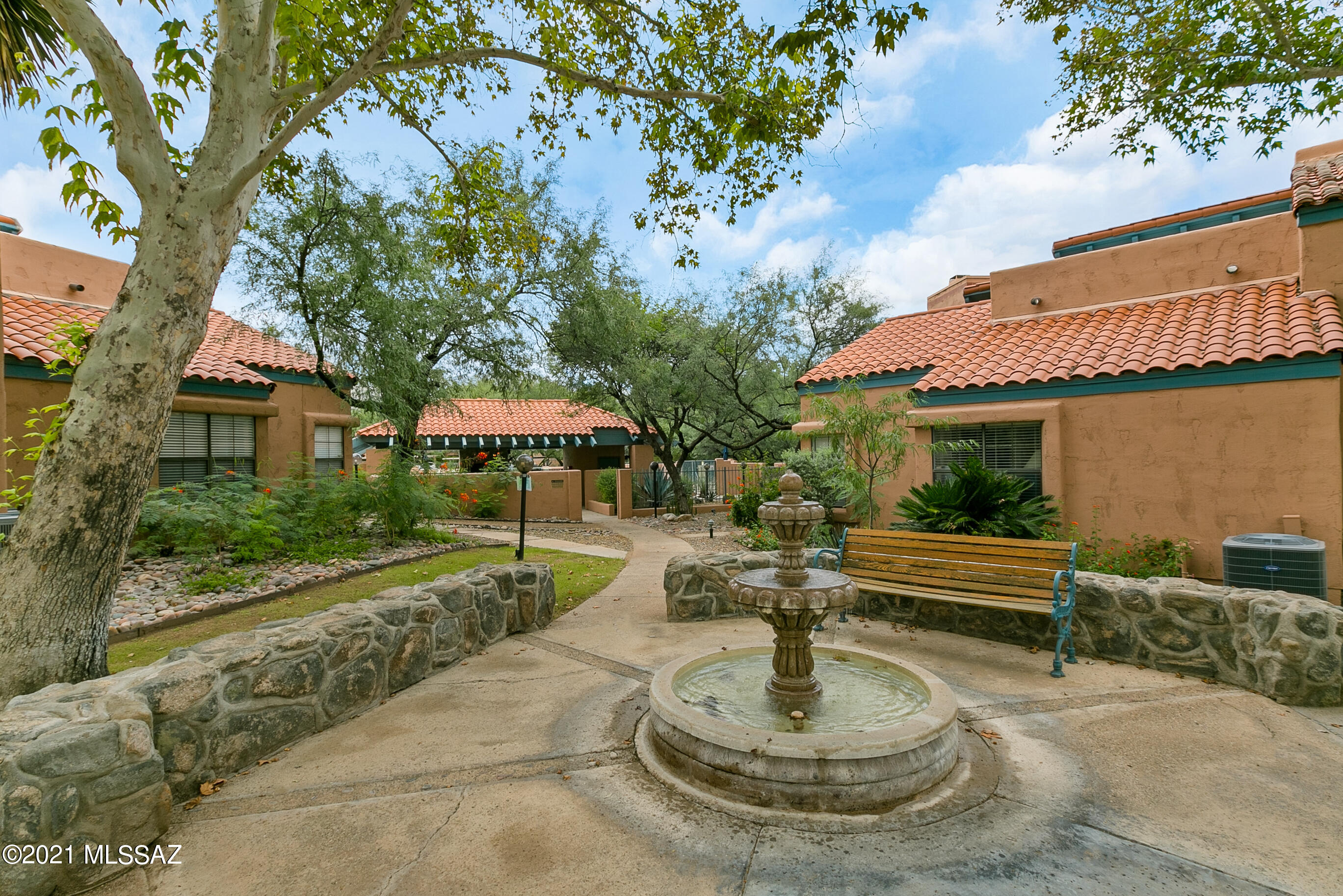 7774 E Via Ventana Norte