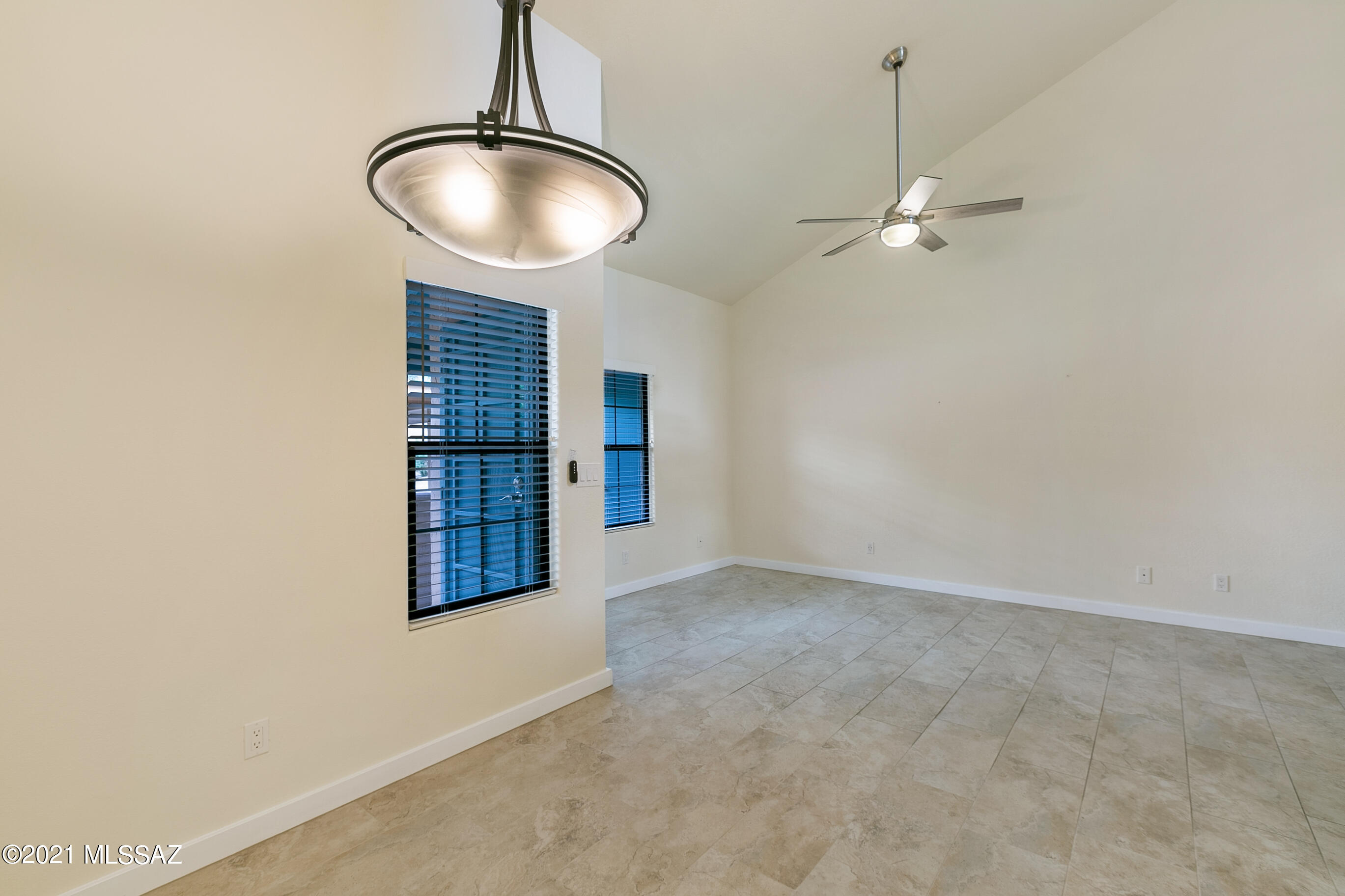 7774 E Via Ventana Norte