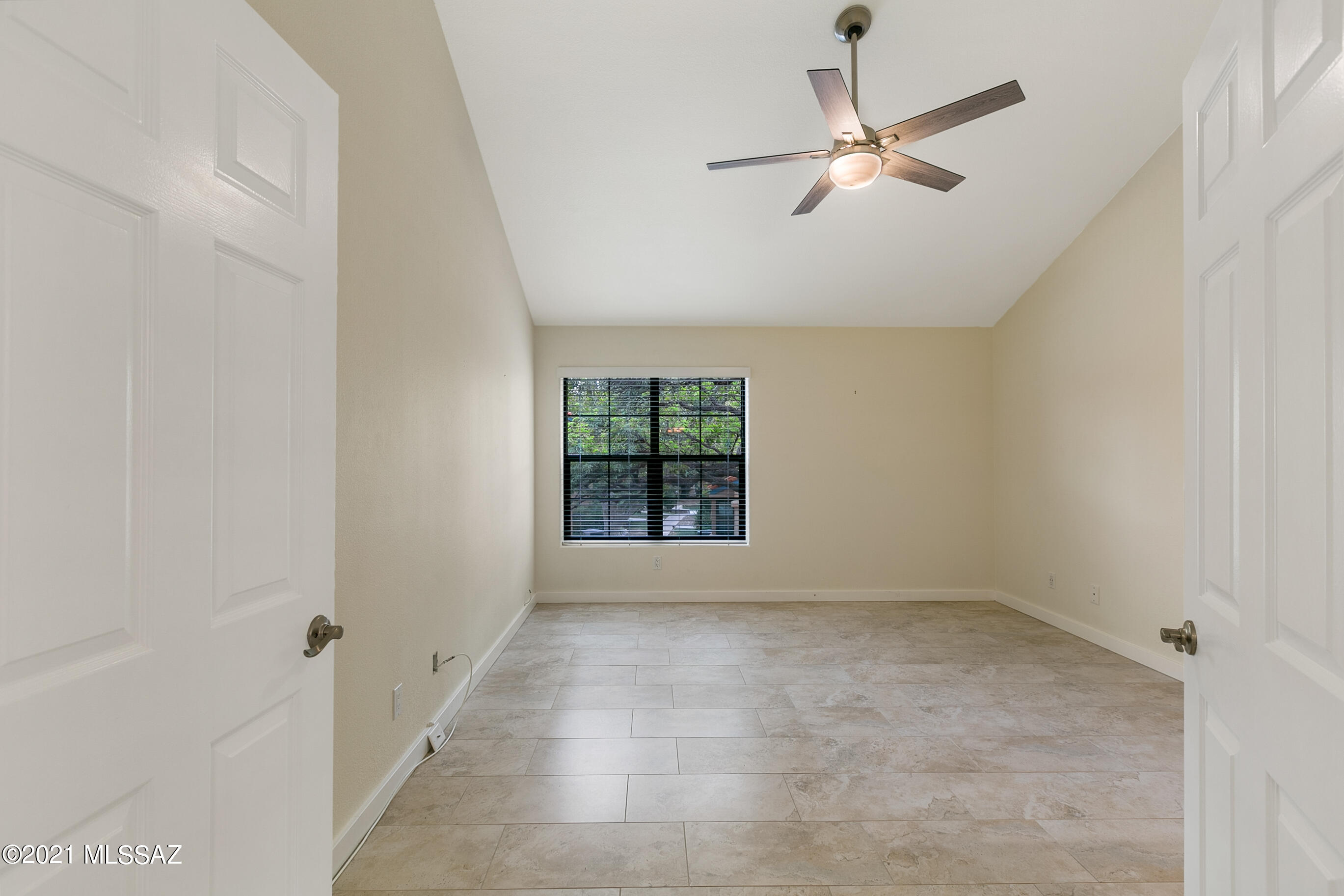 7774 E Via Ventana Norte