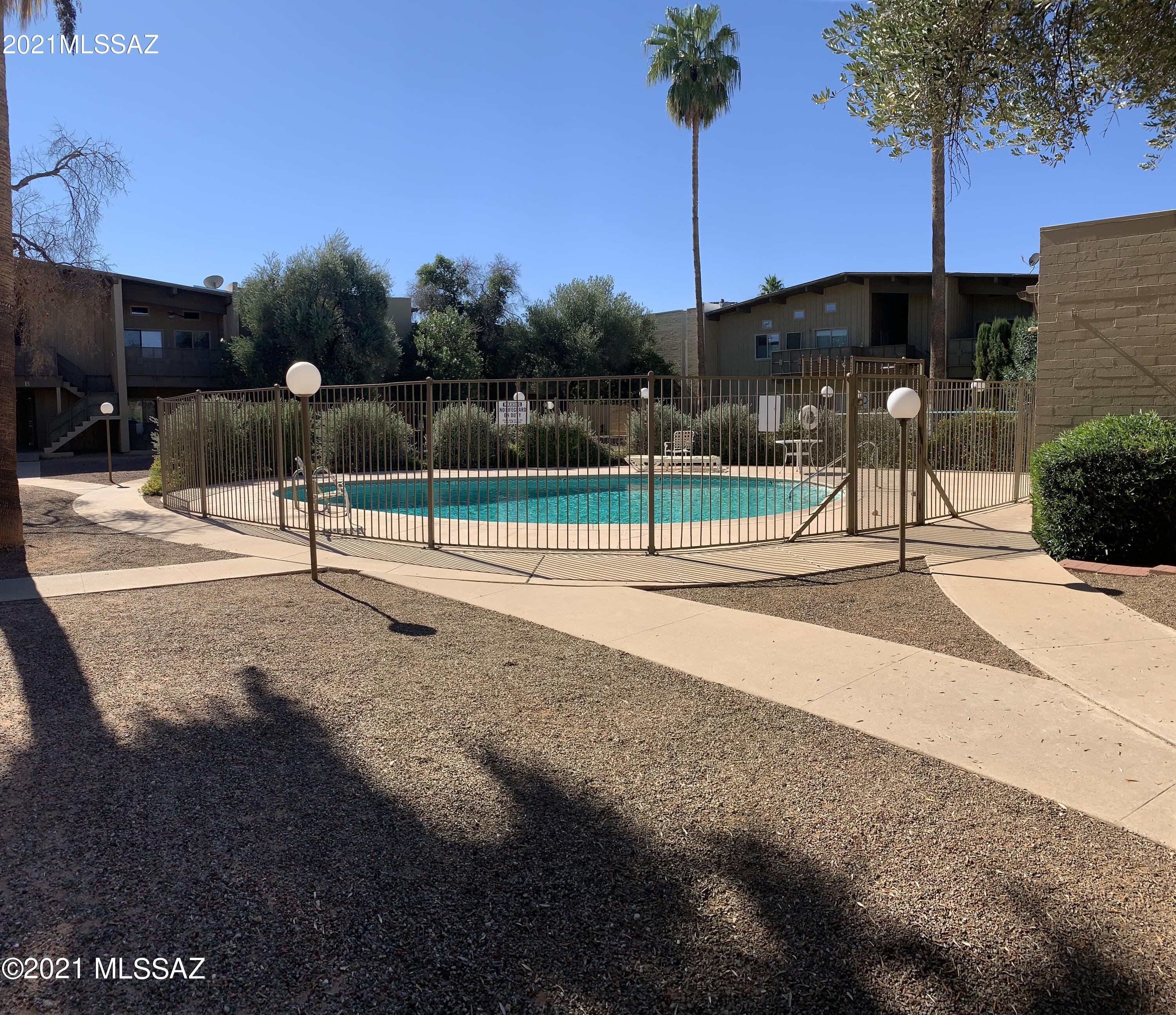 2525 N Alvernon Way Unit: E5