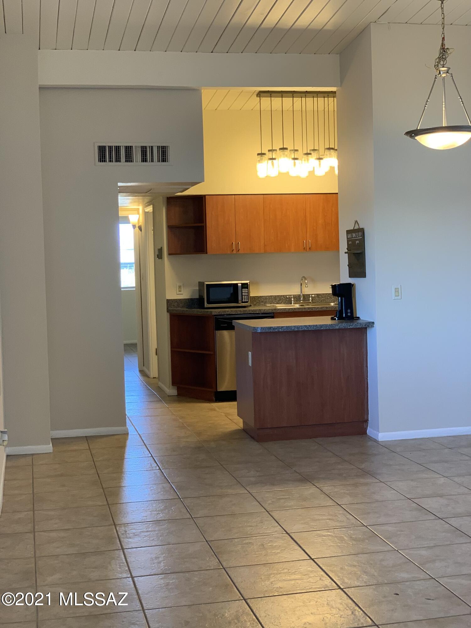 2525 N Alvernon Way Unit: E5