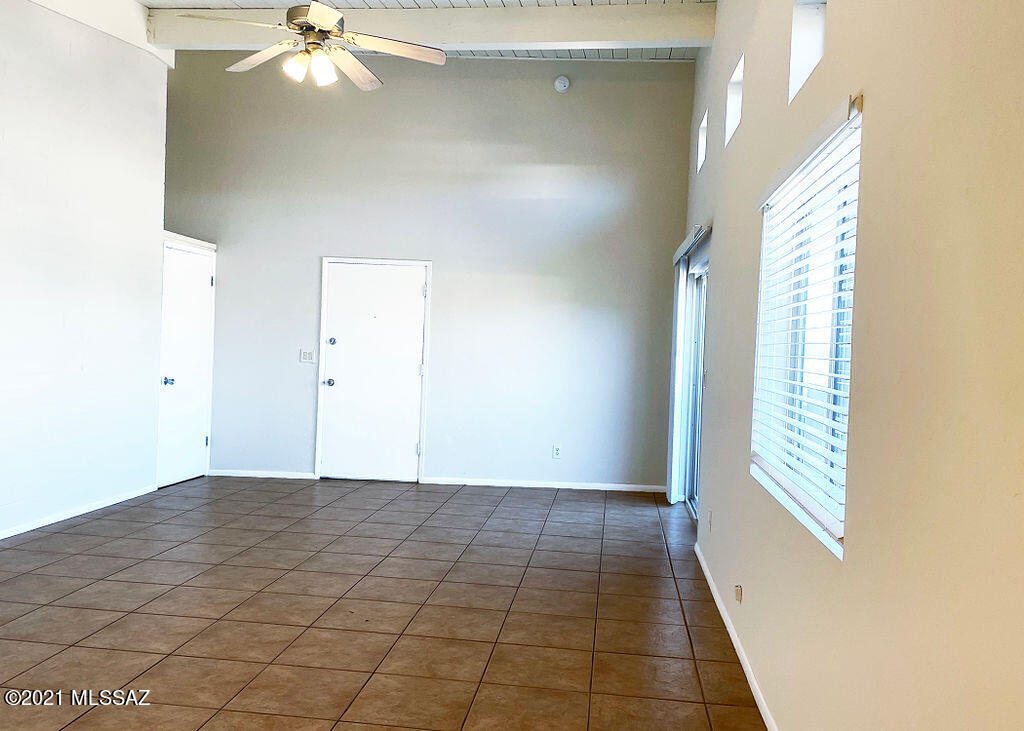 2525 N Alvernon Way Unit: E5