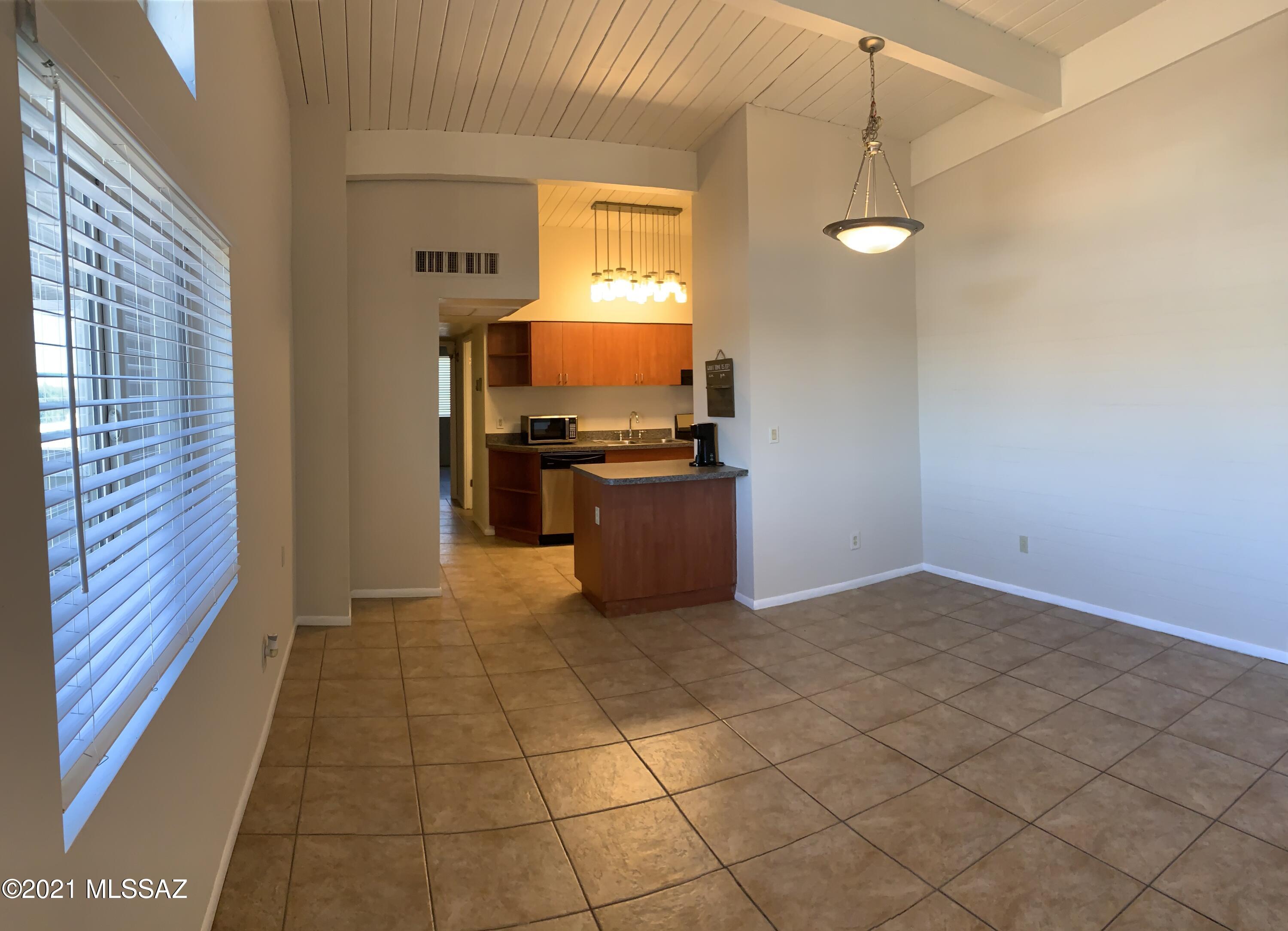 2525 N Alvernon Way Unit: E5