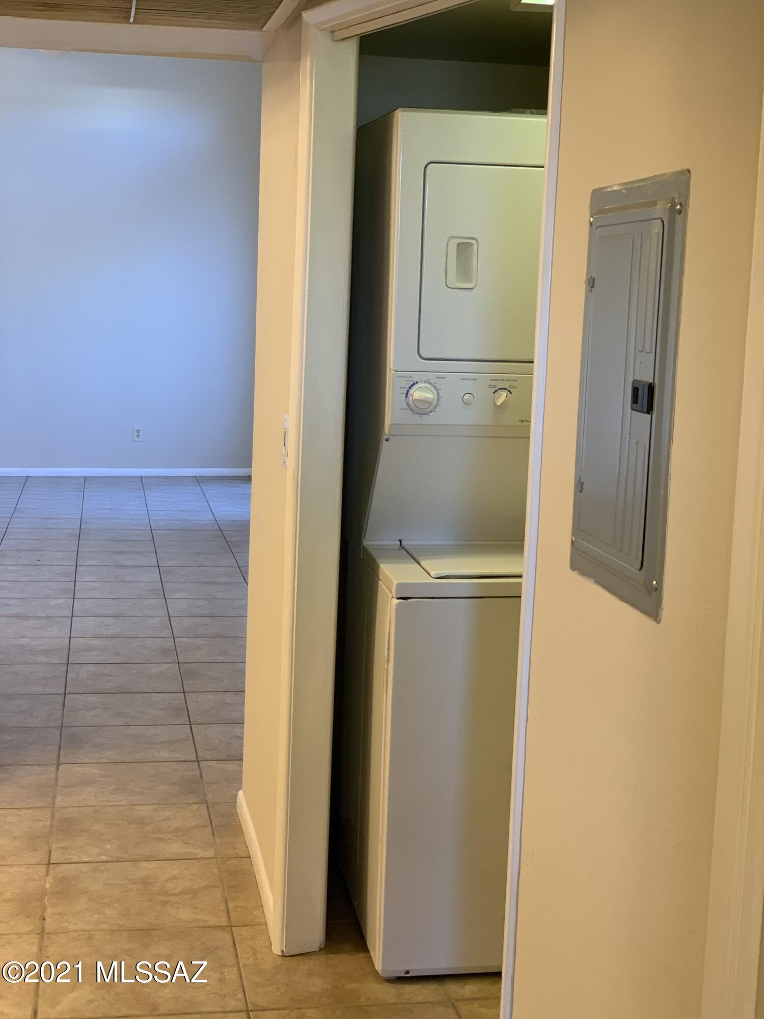 2525 N Alvernon Way Unit: E5