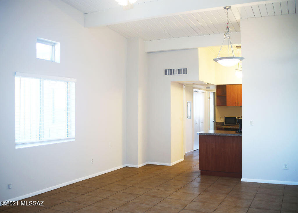 2525 N Alvernon Way Unit: E5