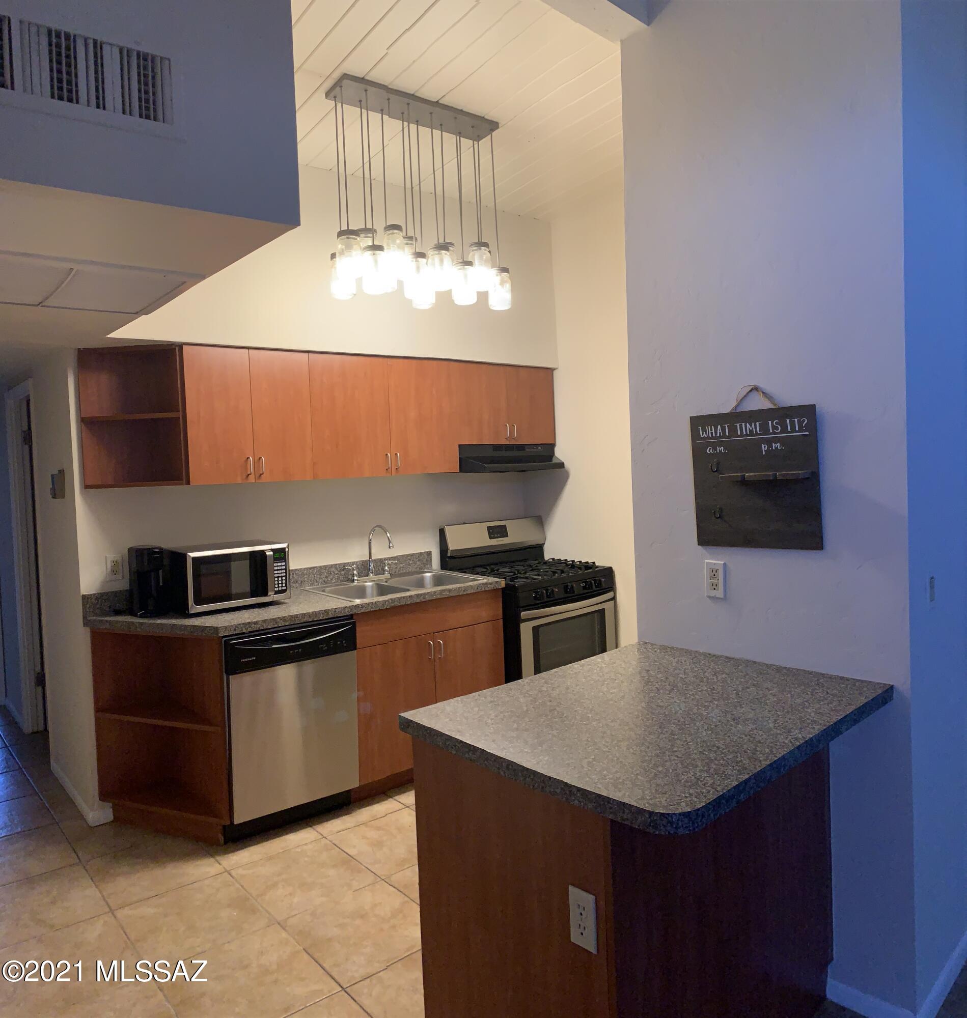 2525 N Alvernon Way Unit: E5