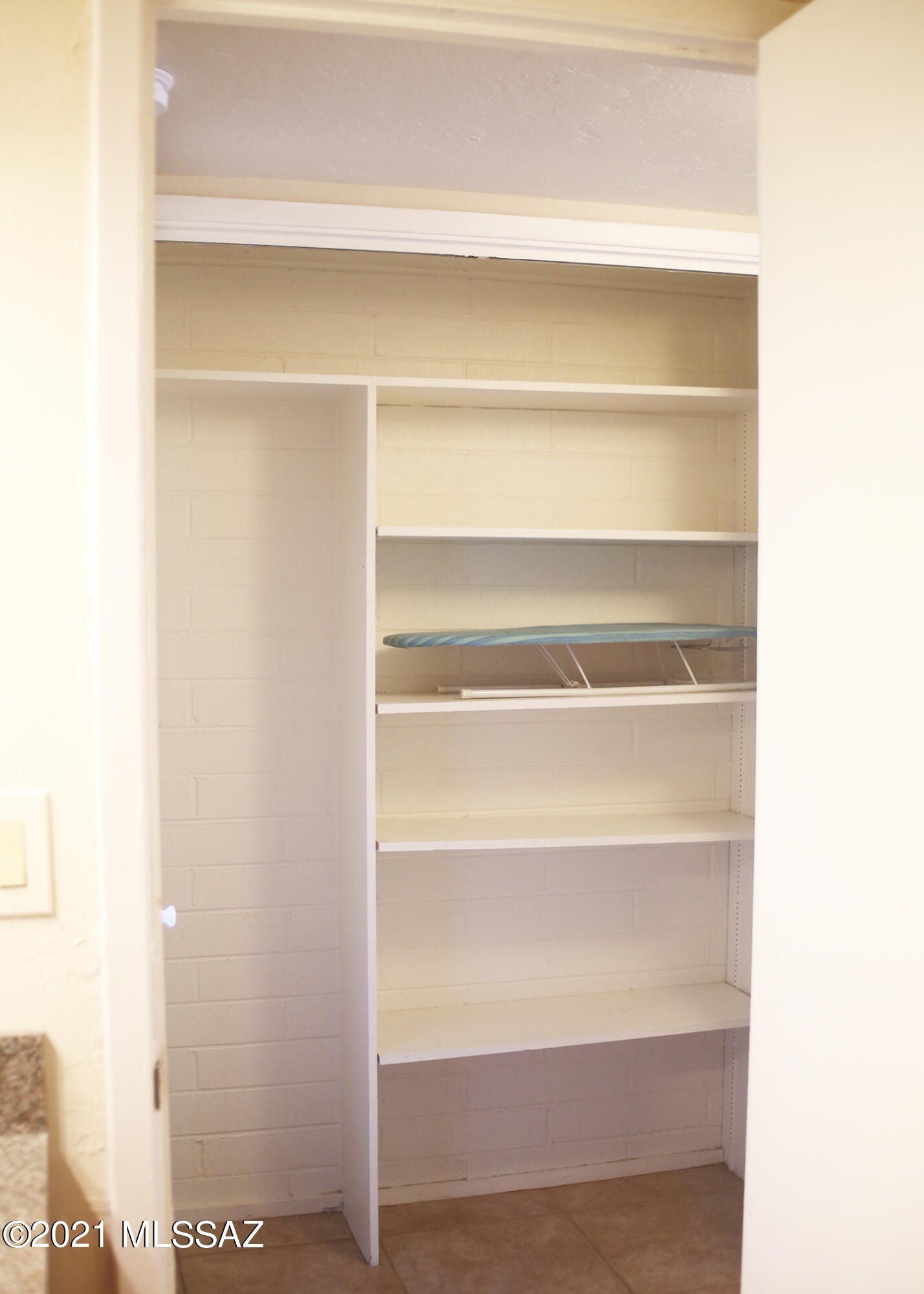 2525 N Alvernon Way Unit: E5