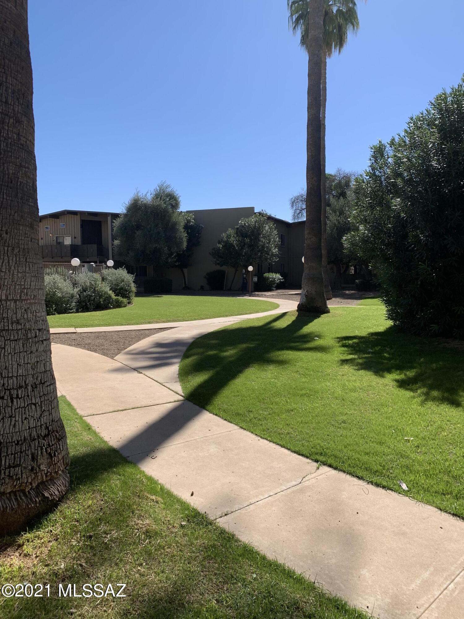 2525 N Alvernon Way Unit: E5
