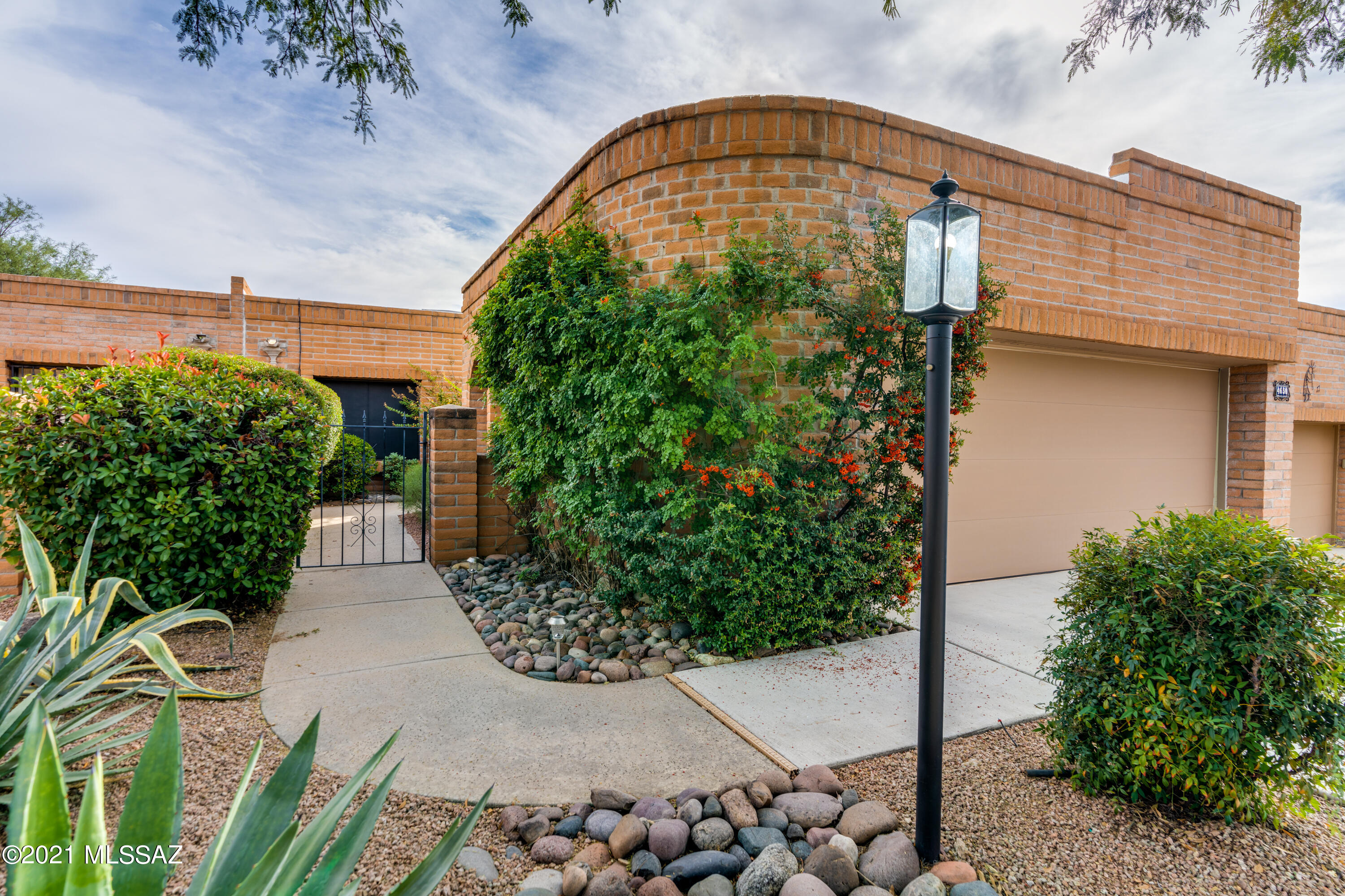 4650 N Avenida Ronca