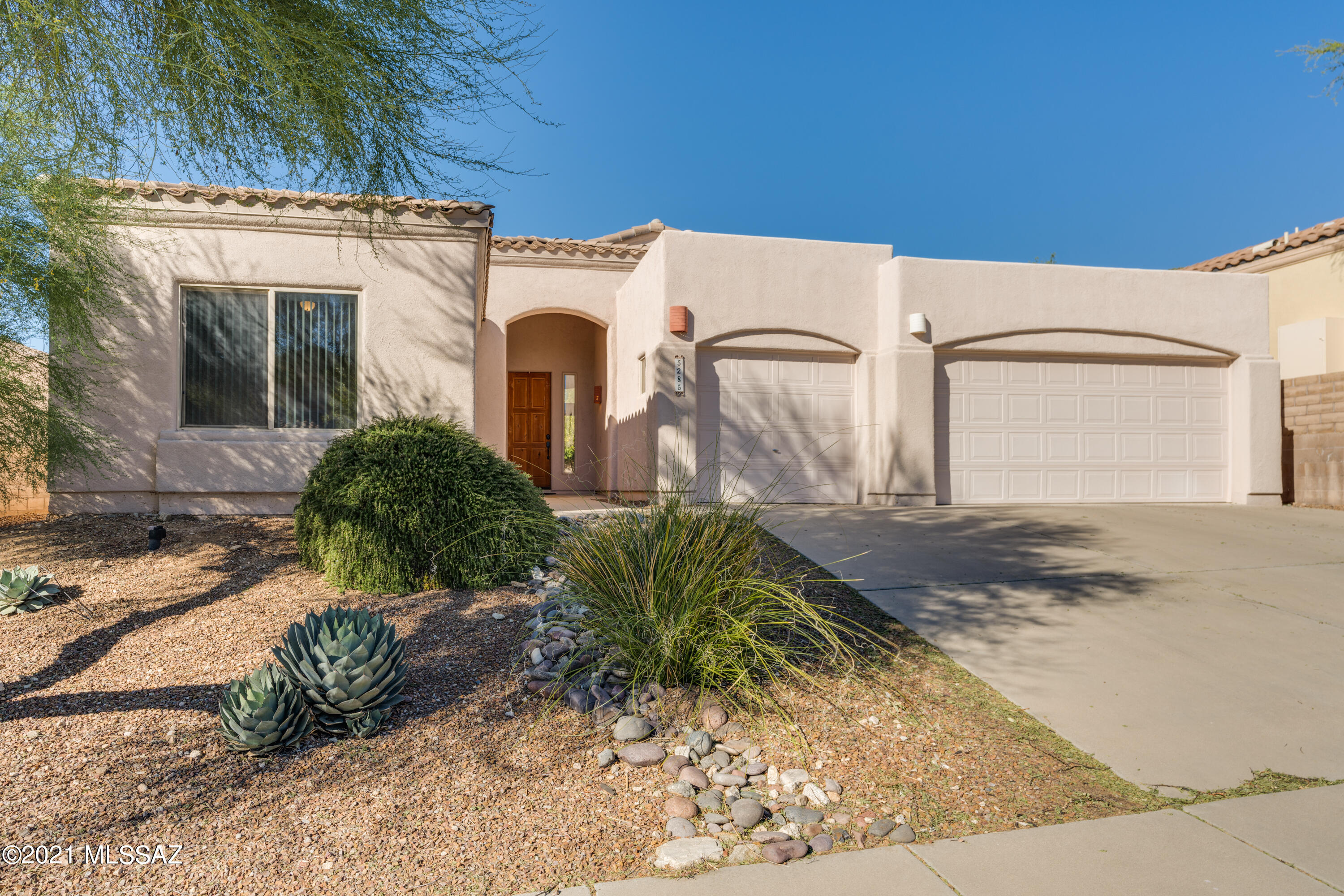 5285 N Spring View Drive
