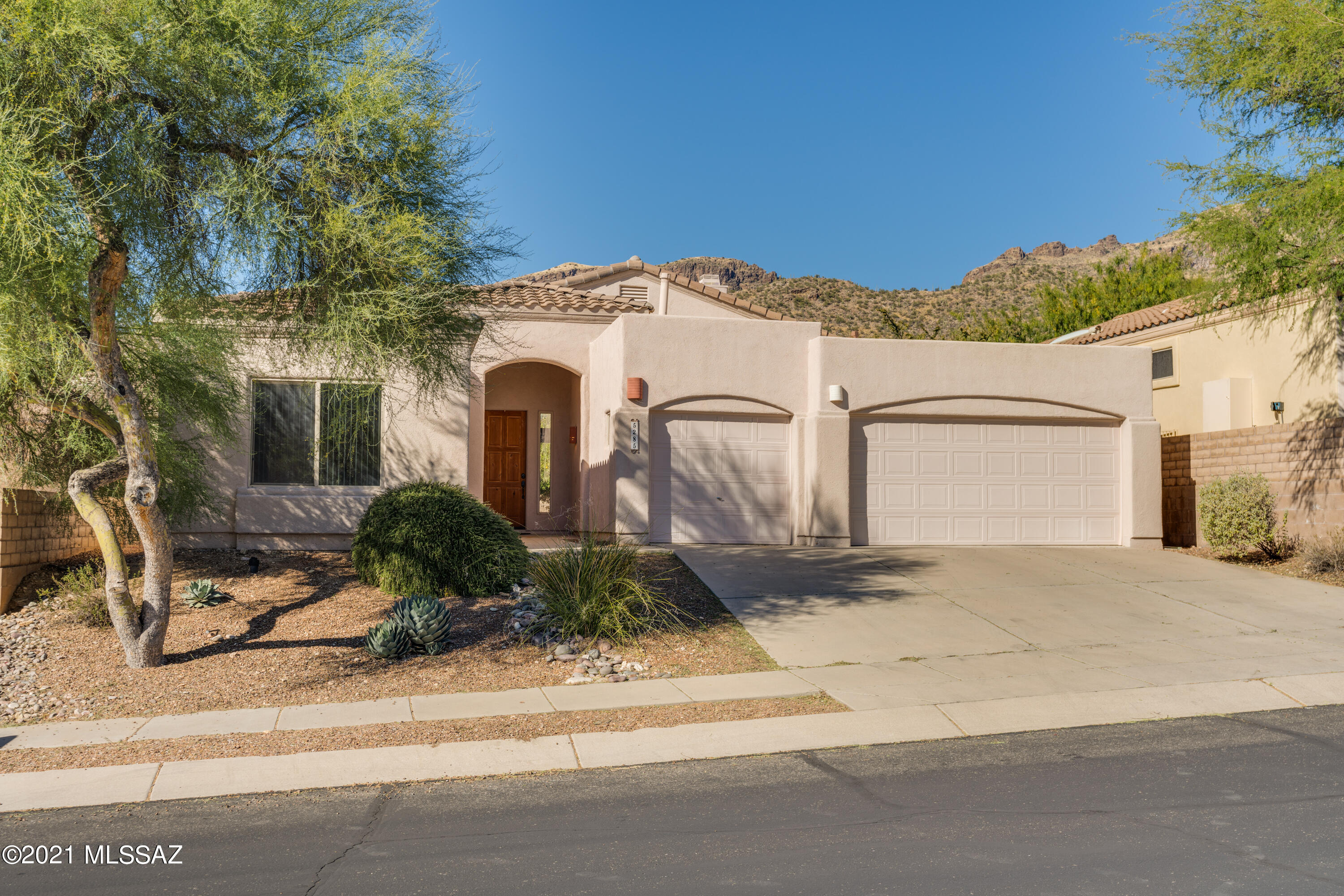 5285 N Spring View Drive