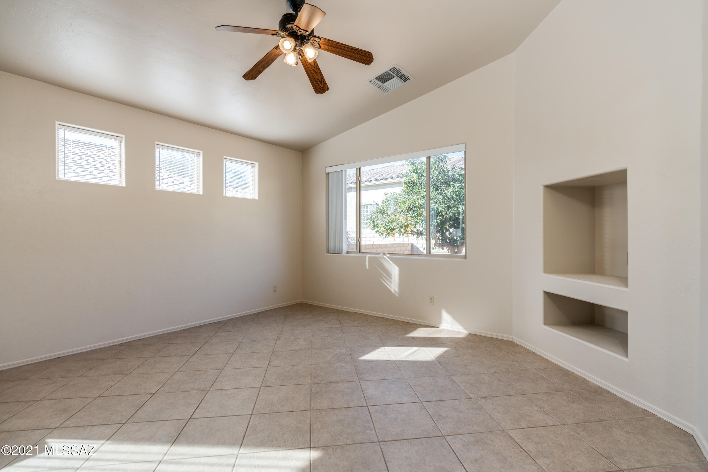 5285 N Spring View Drive