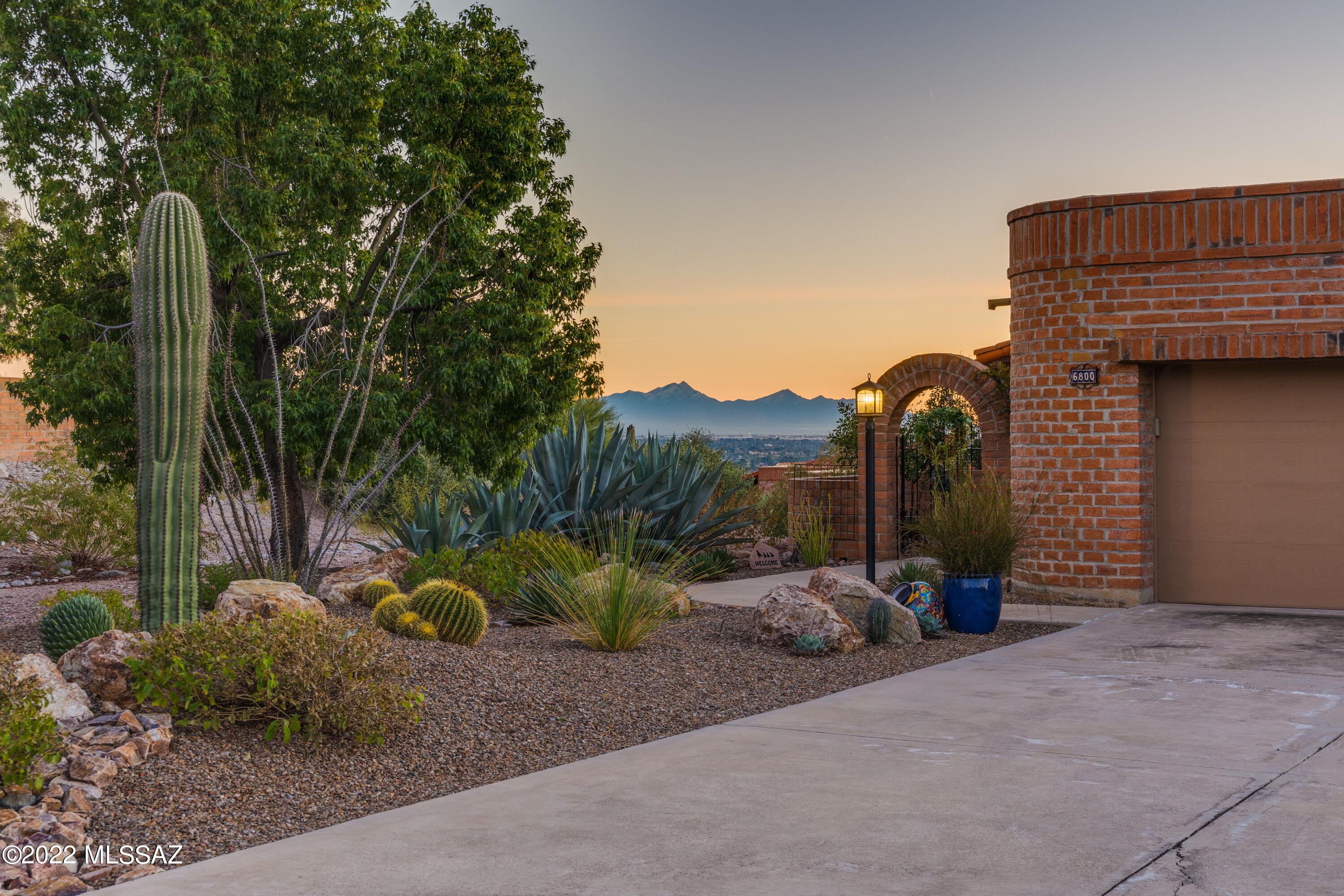 6800 E Pico Del Monte