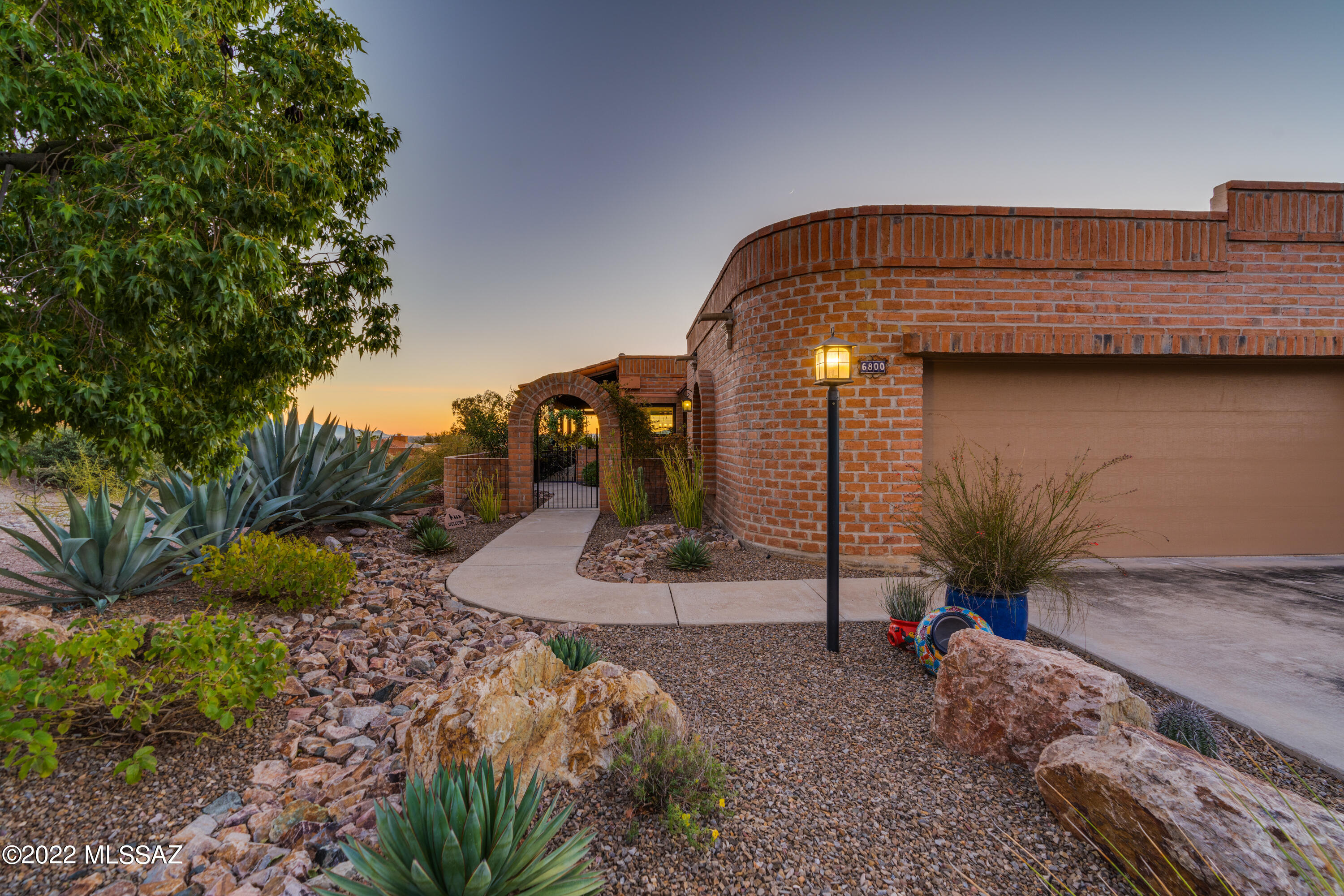 6800 E Pico Del Monte