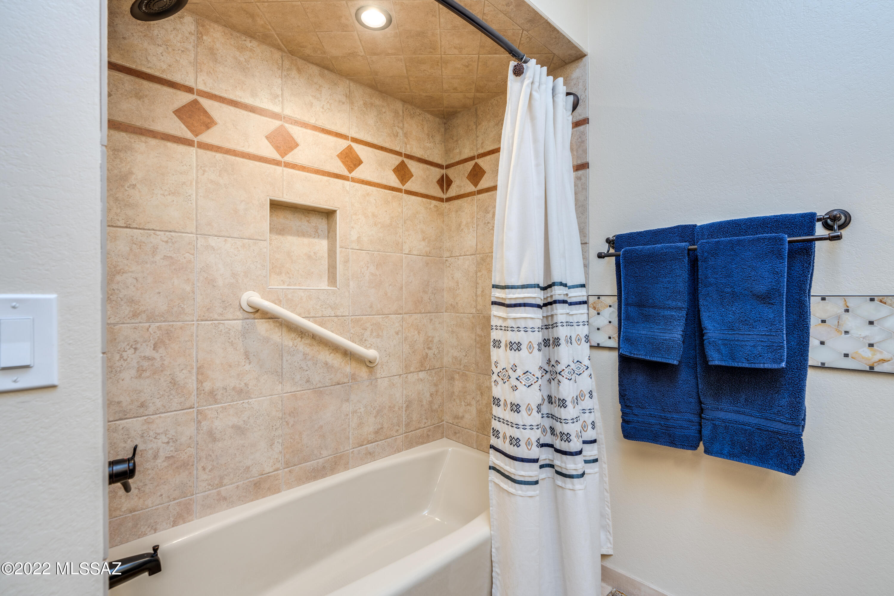 6800 E Pico Del Monte