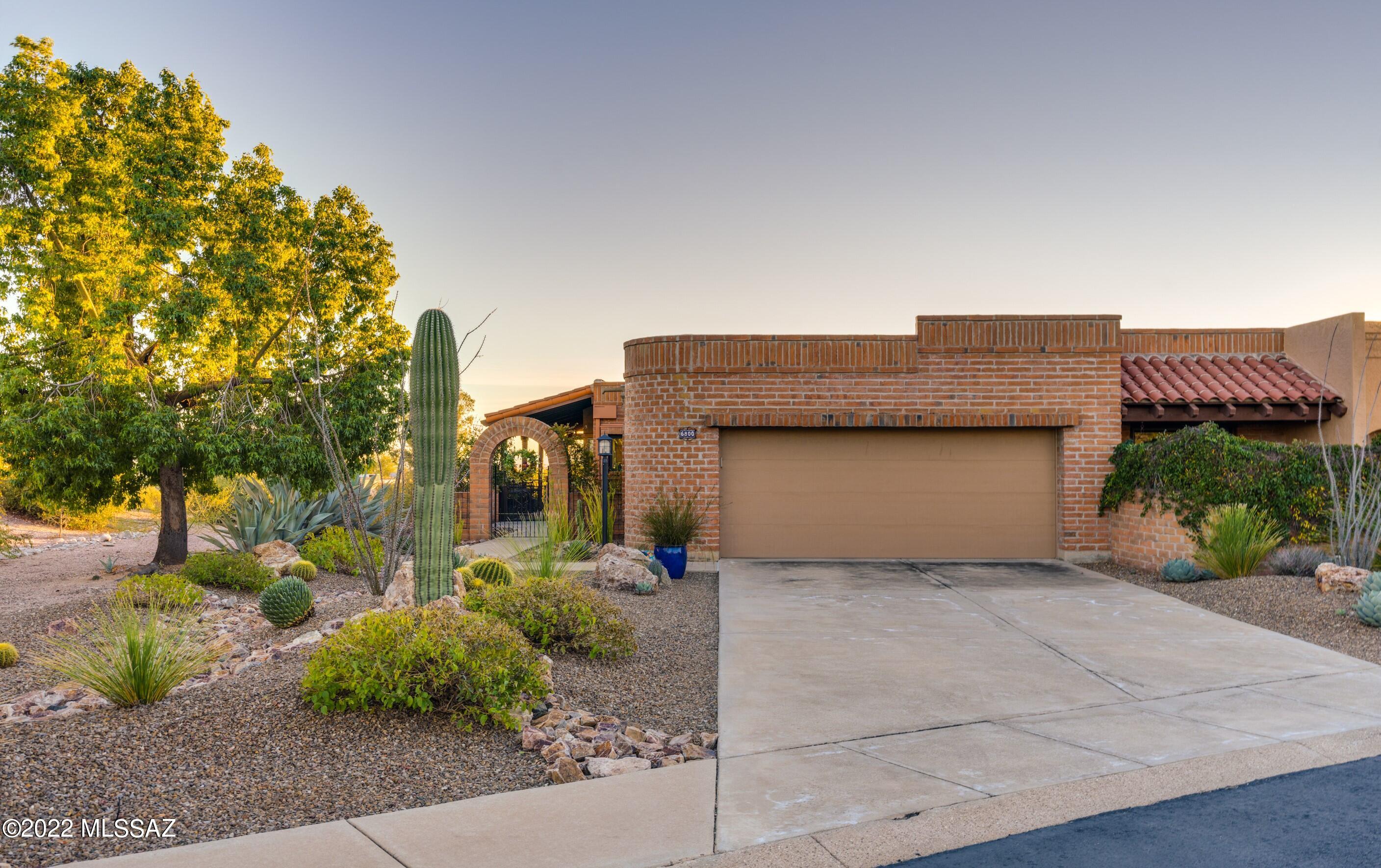 6800 E Pico Del Monte