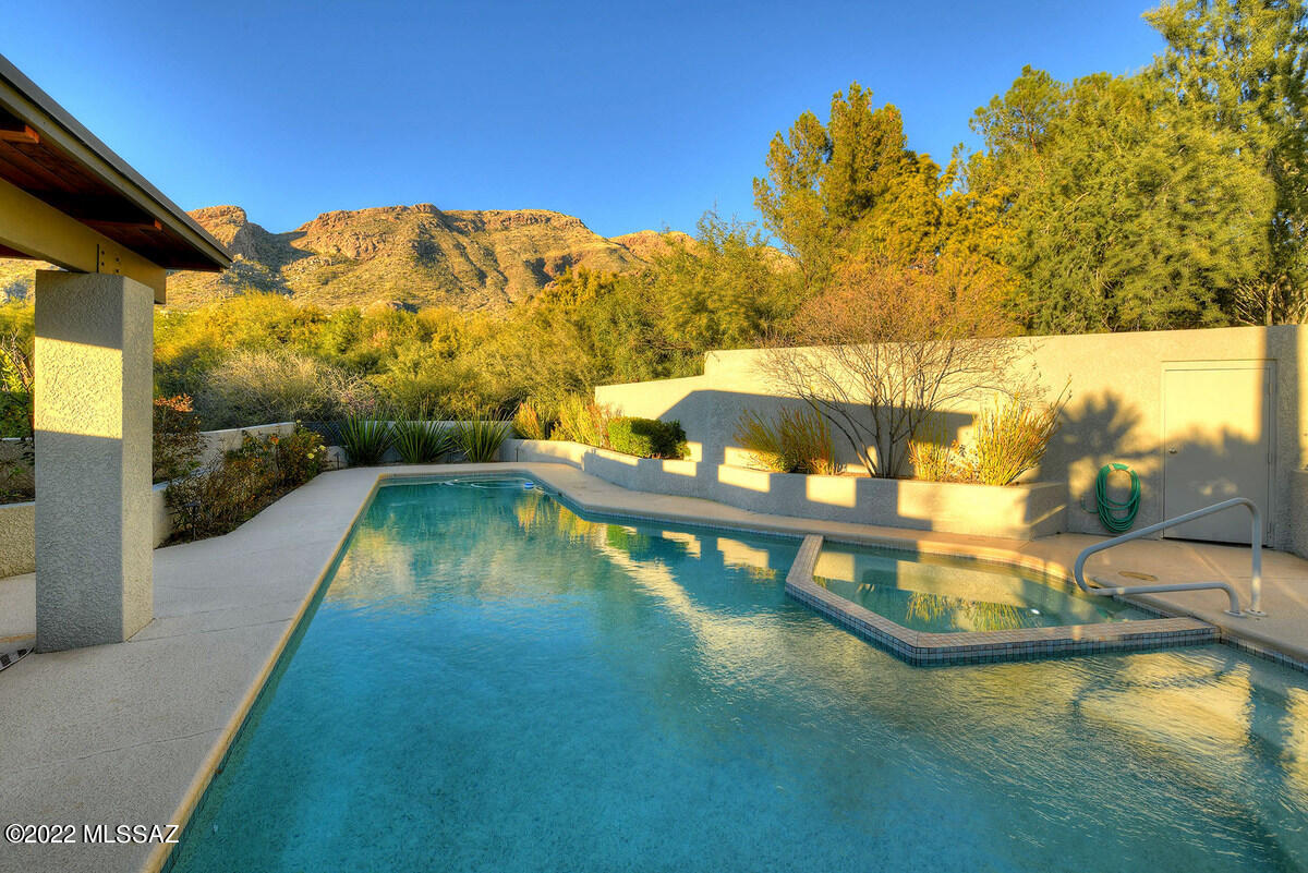 4825 E Placita Tres Vidas