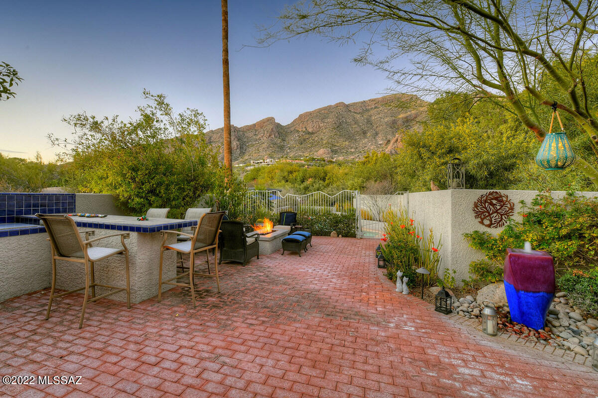 4825 E Placita Tres Vidas