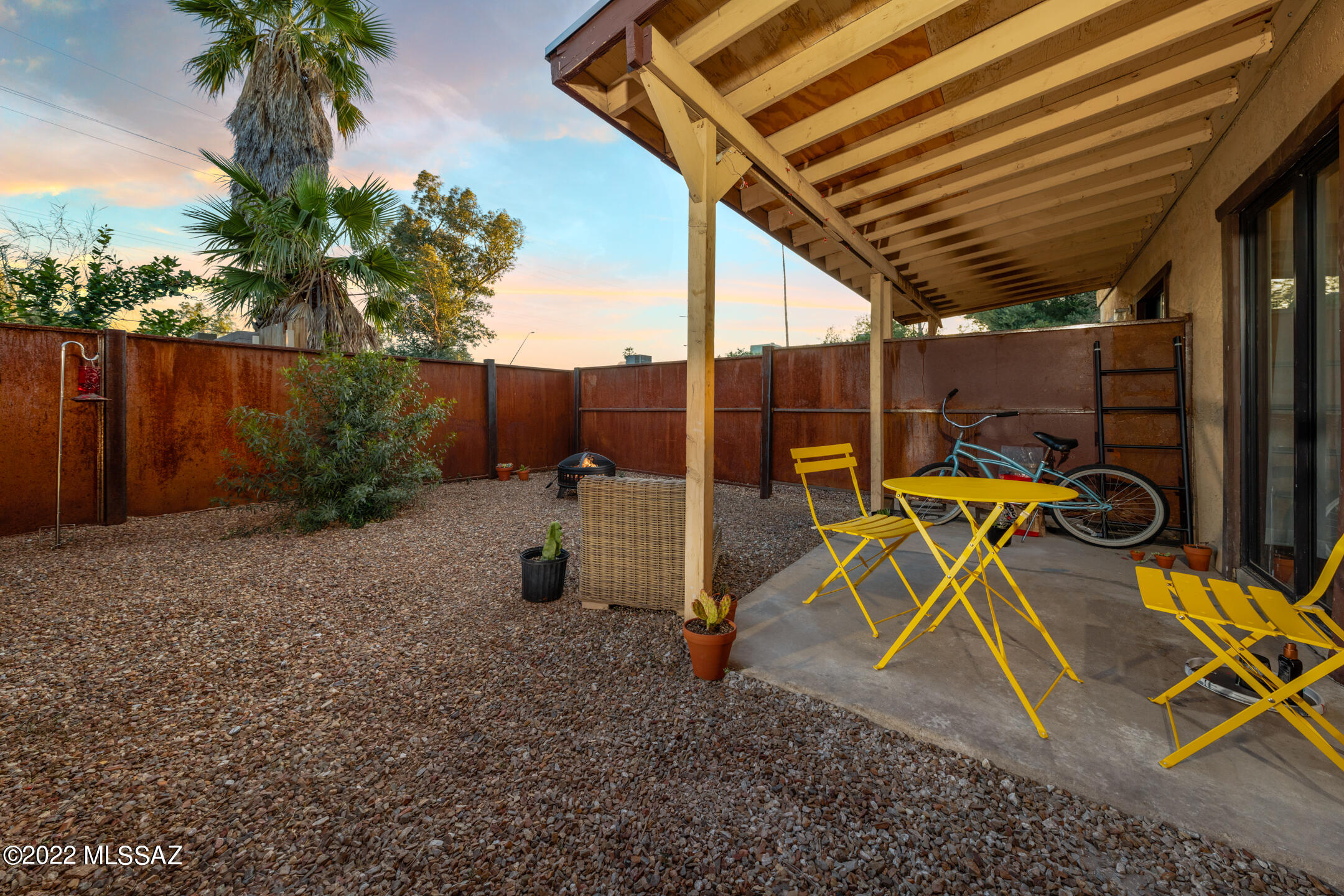 2809 N Mountain Avenue