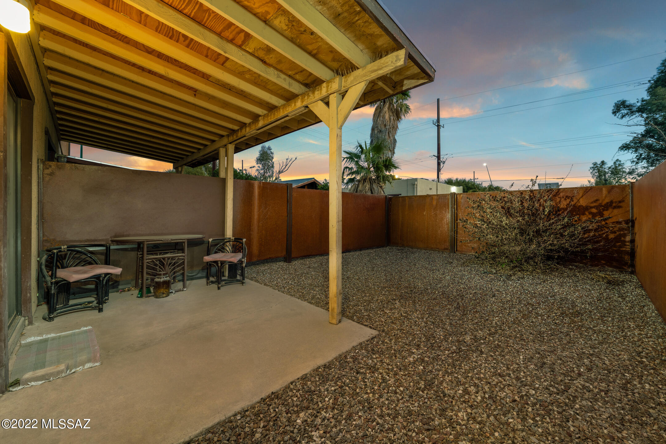 2809 N Mountain Avenue