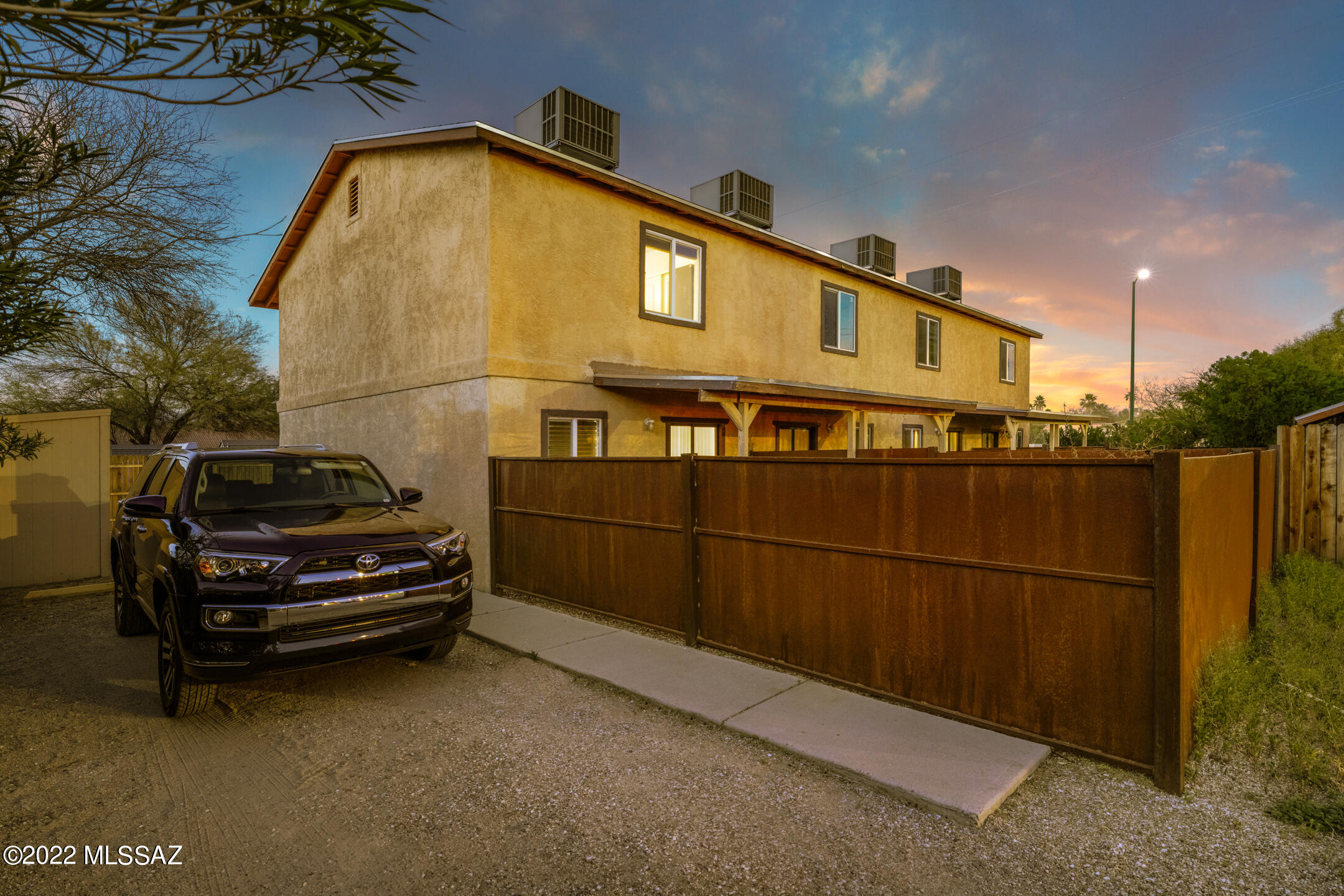 2809 N Mountain Avenue