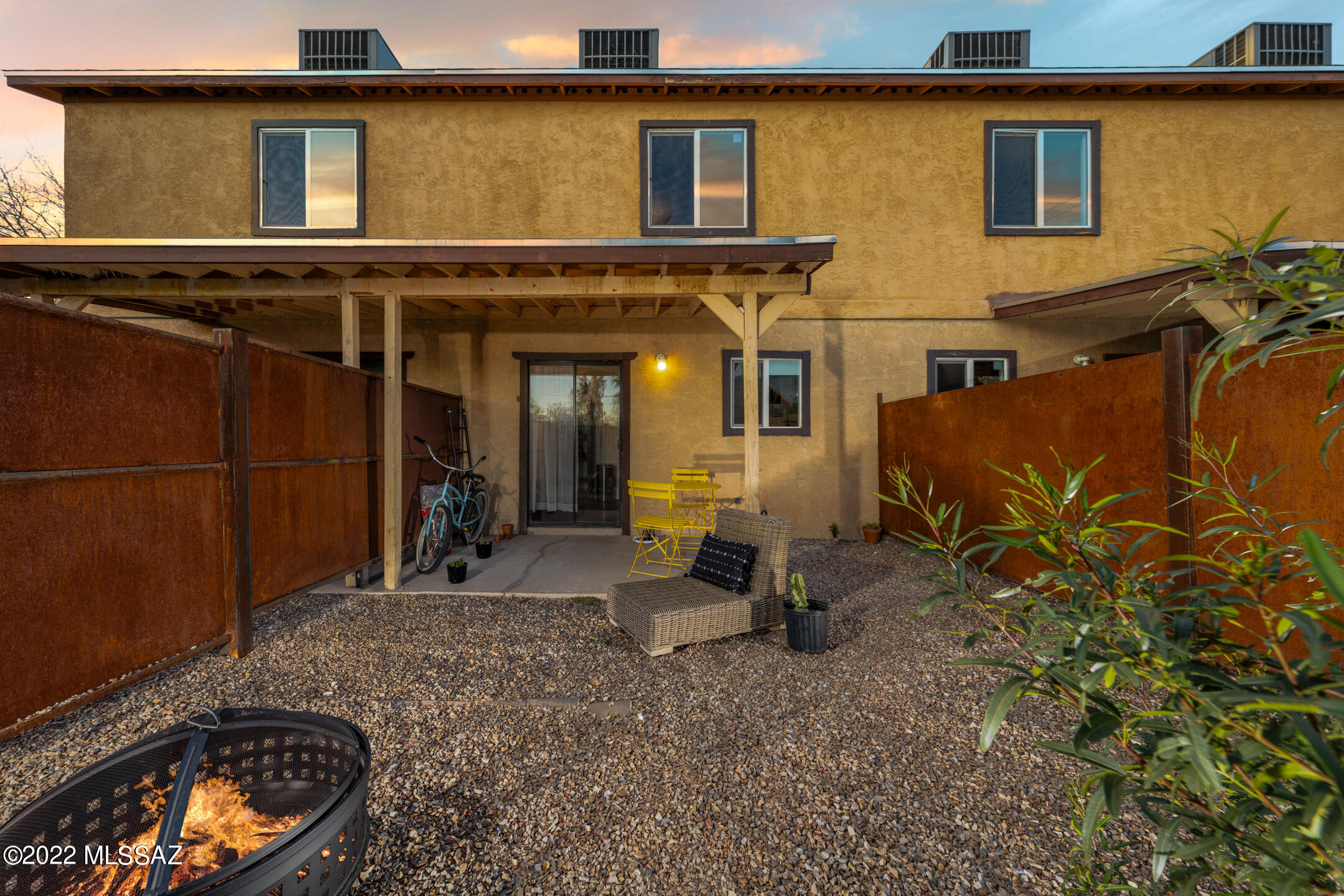 2809 N Mountain Avenue
