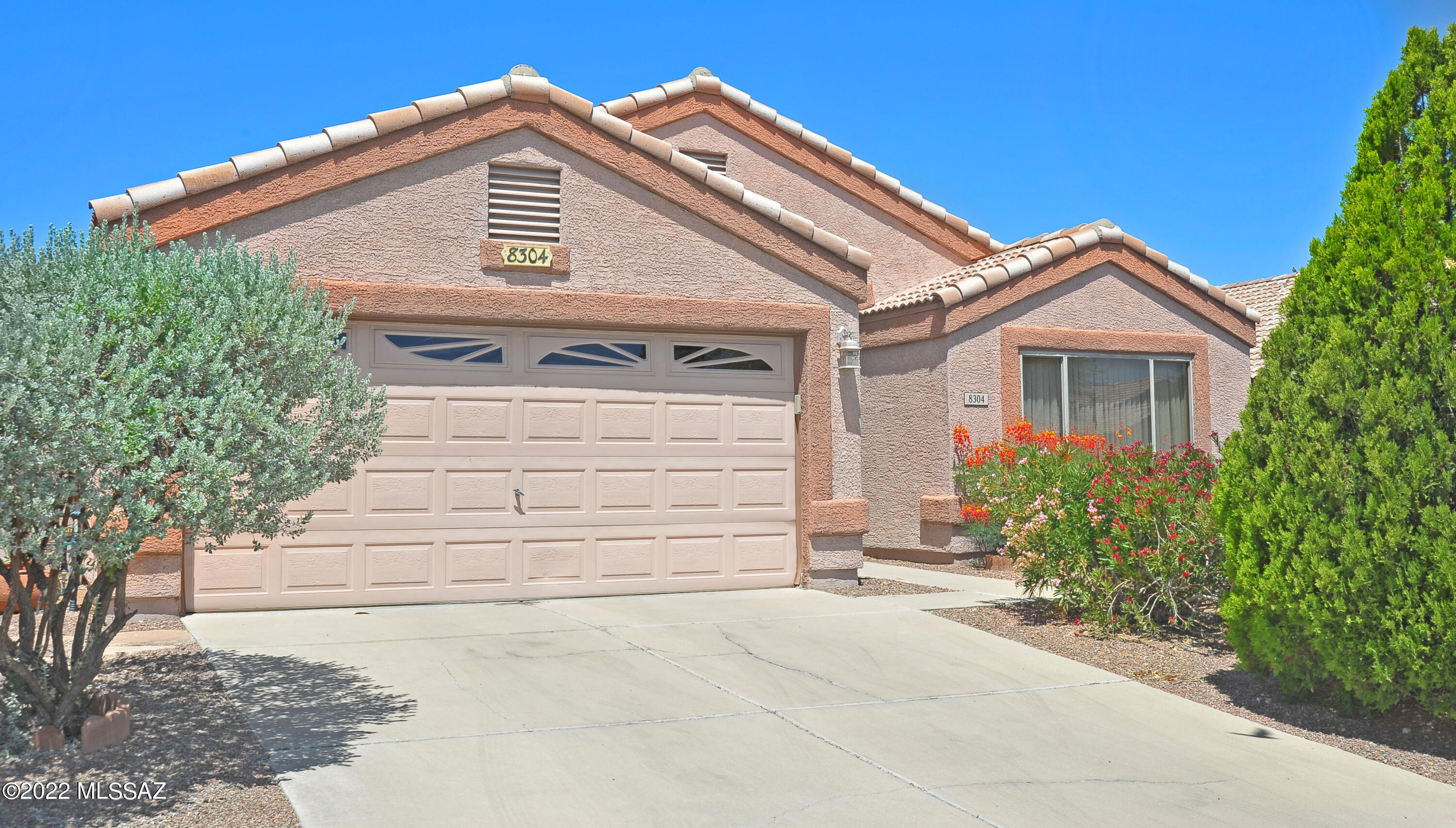8304 S Via De Ellsworth