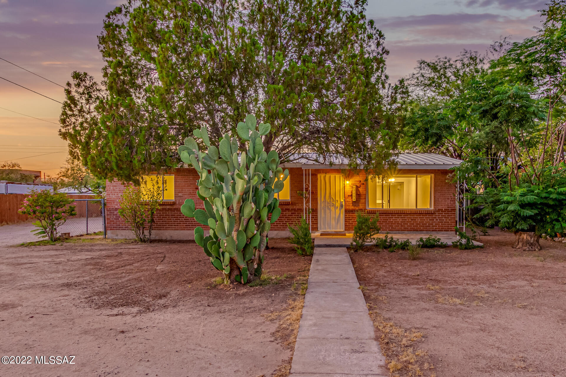1139 E Knox Drive