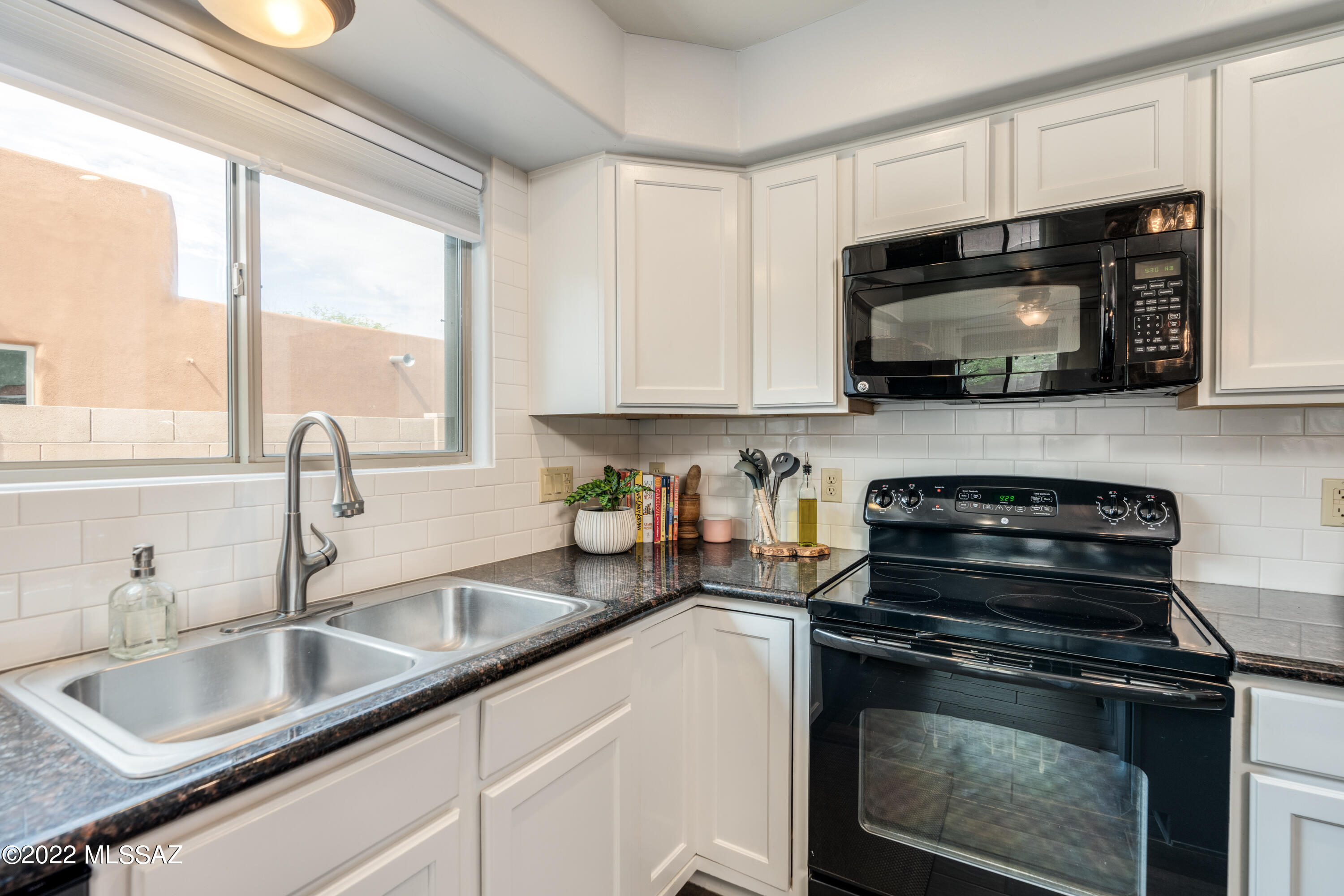 9968 N Crook Lane