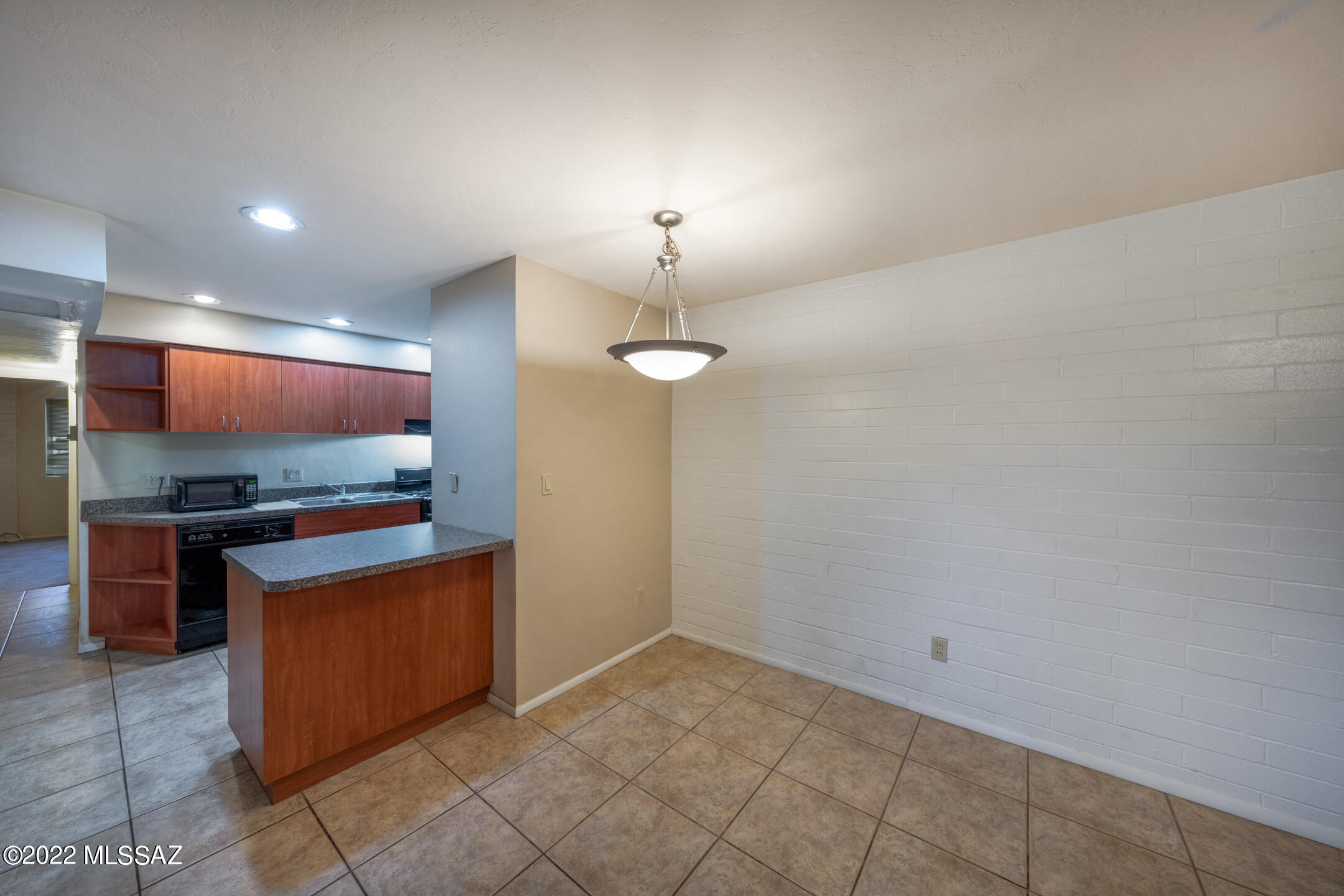2525 N Alvernon Way Unit: C1