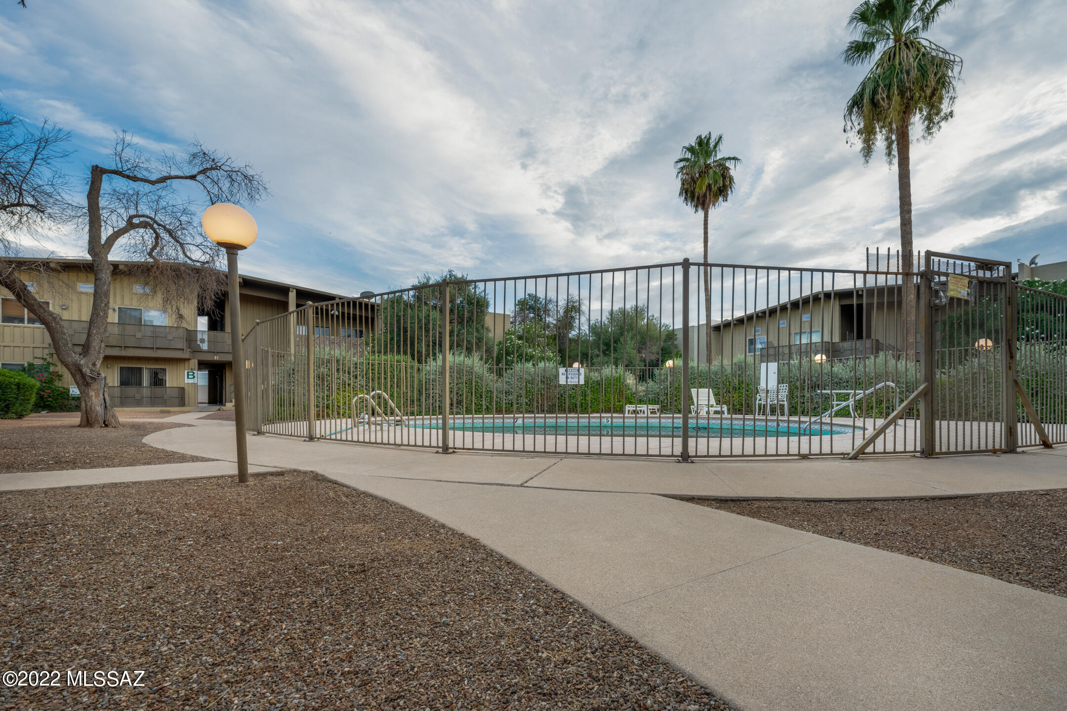 2525 N Alvernon Way Unit: C1