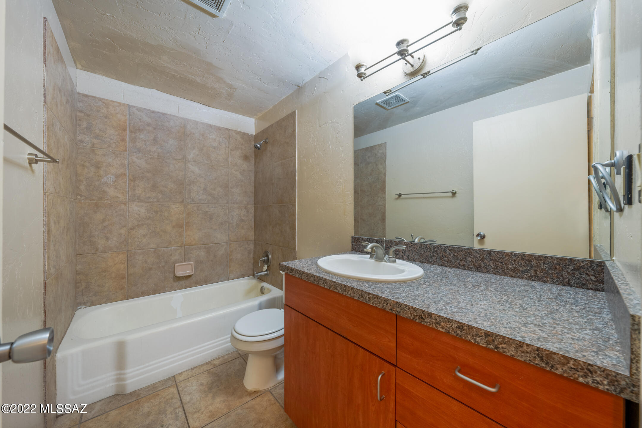 2525 N Alvernon Way Unit: C1