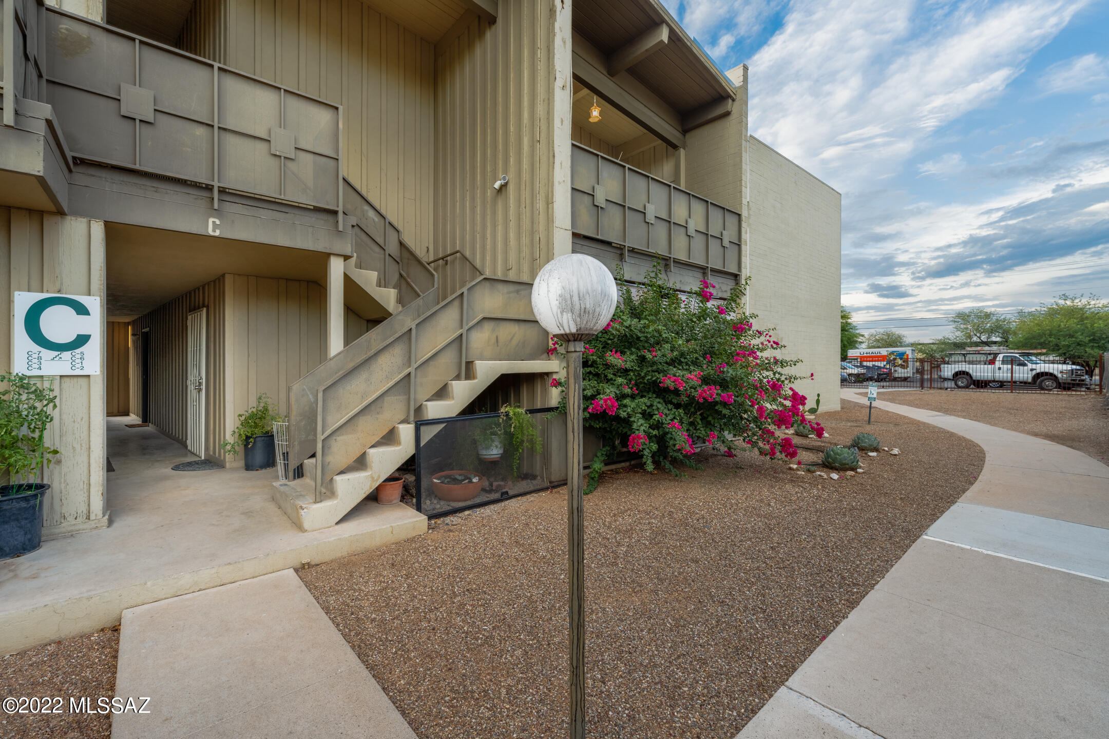 2525 N Alvernon Way Unit: C1