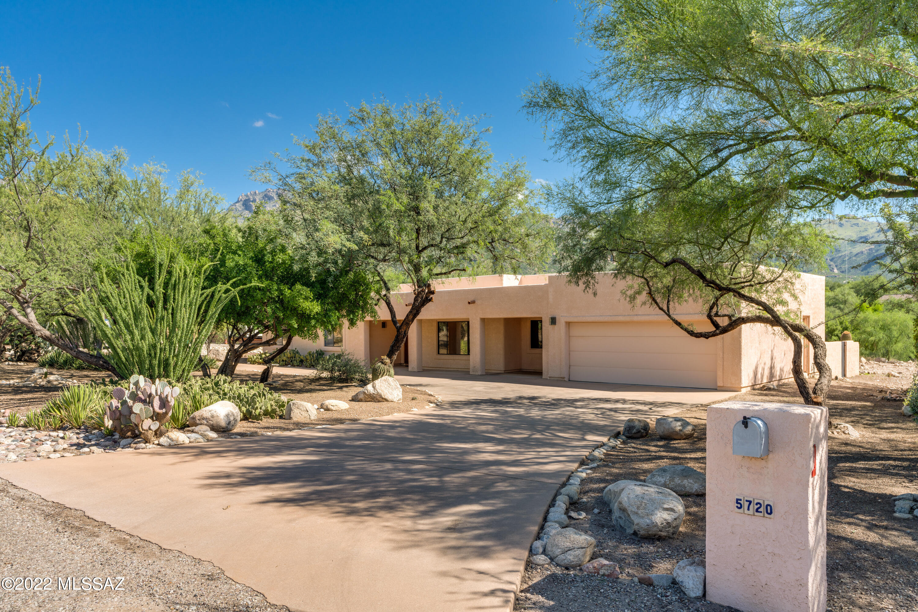 5720 N Chieftan Trail