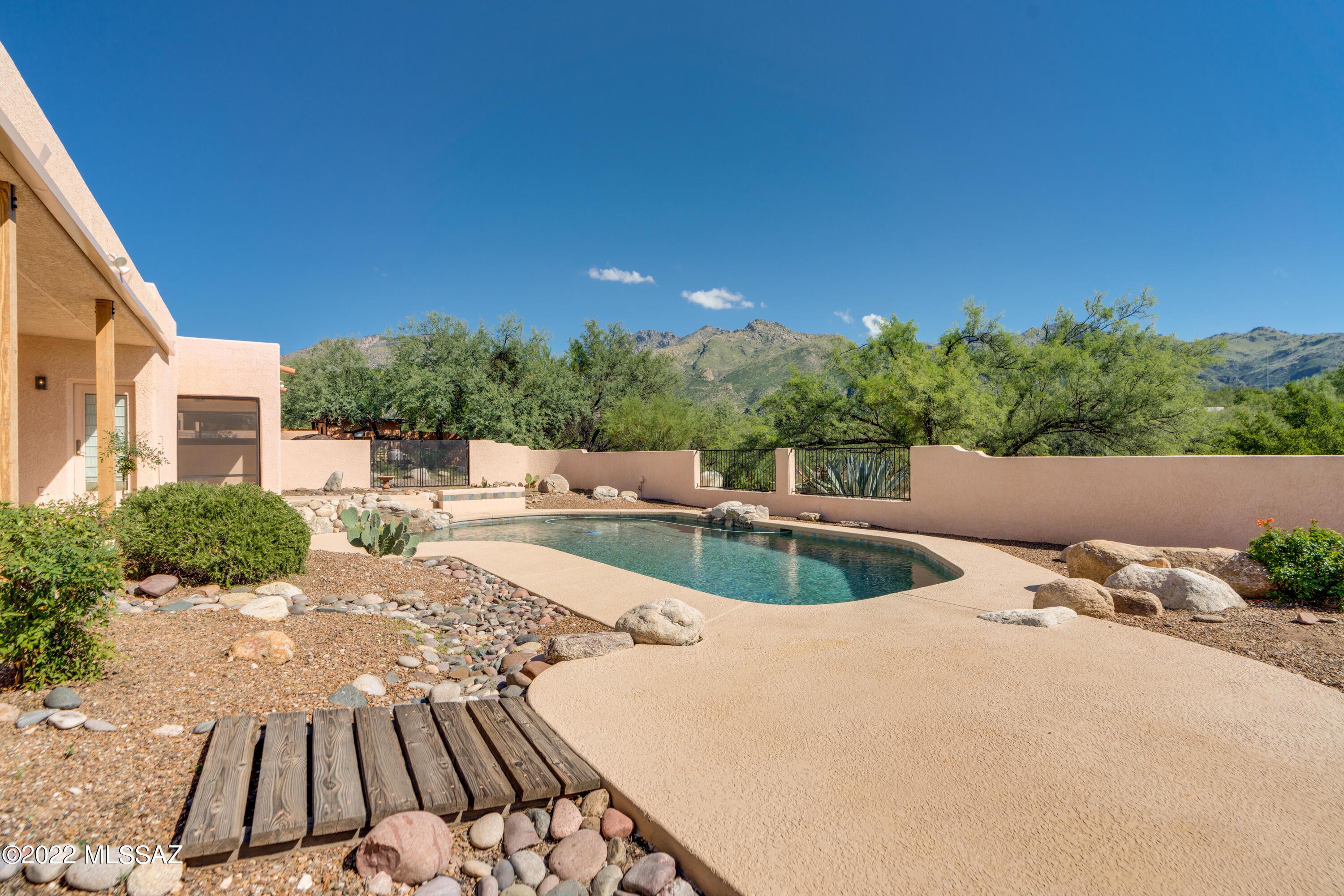 5720 N Chieftan Trail