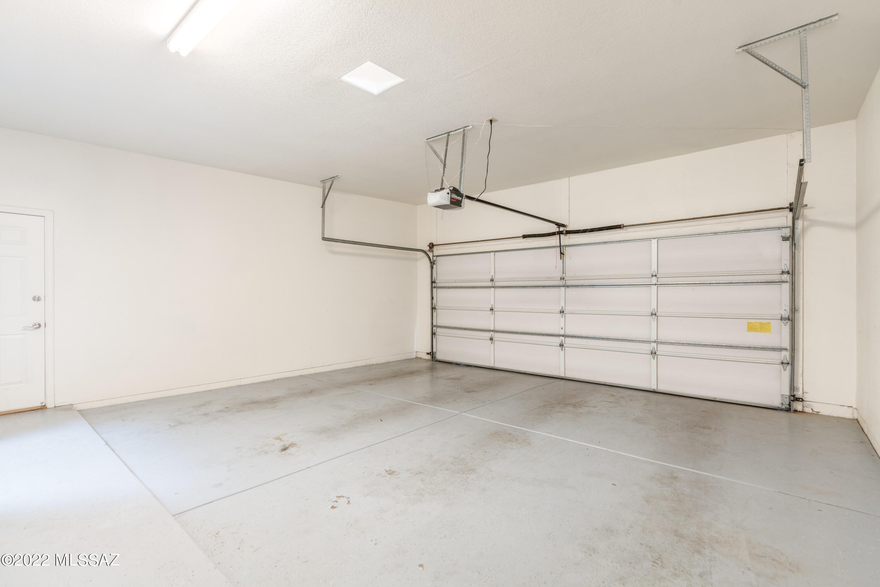 5720 N Chieftan Trail