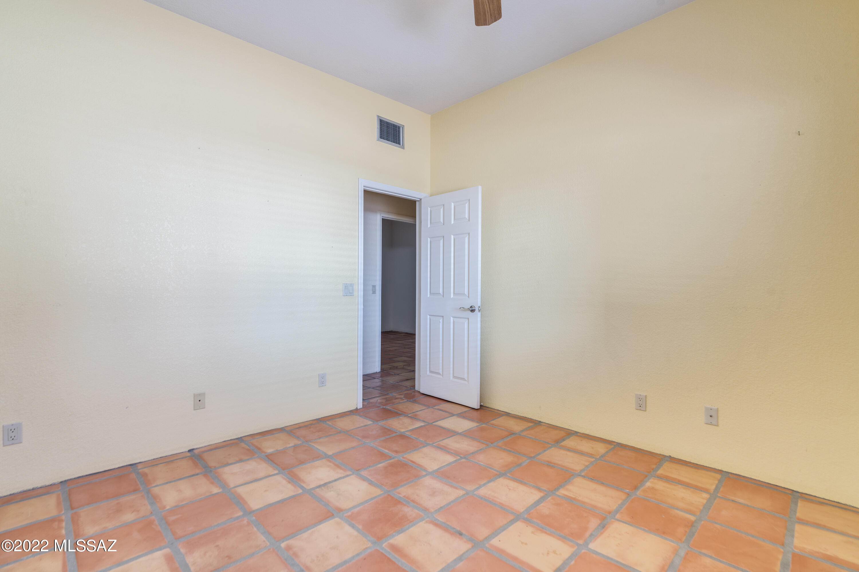 5720 N Chieftan Trail