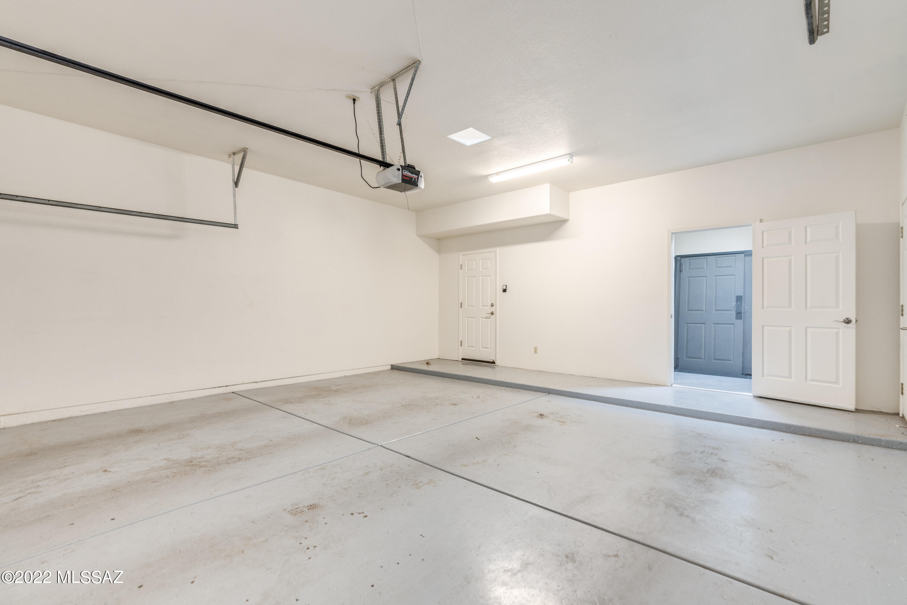 5720 N Chieftan Trail