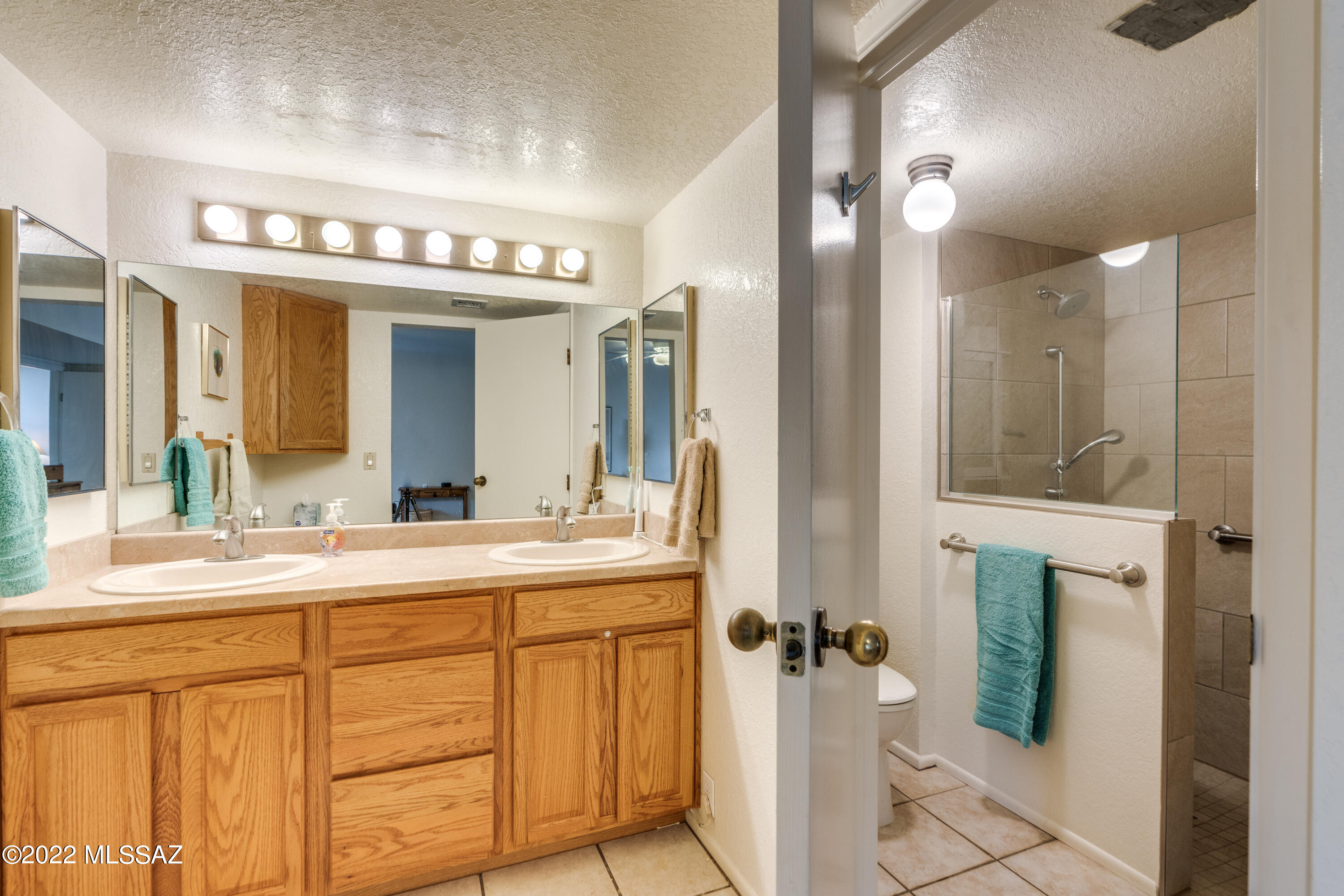 4076 N Hidden Cove Place