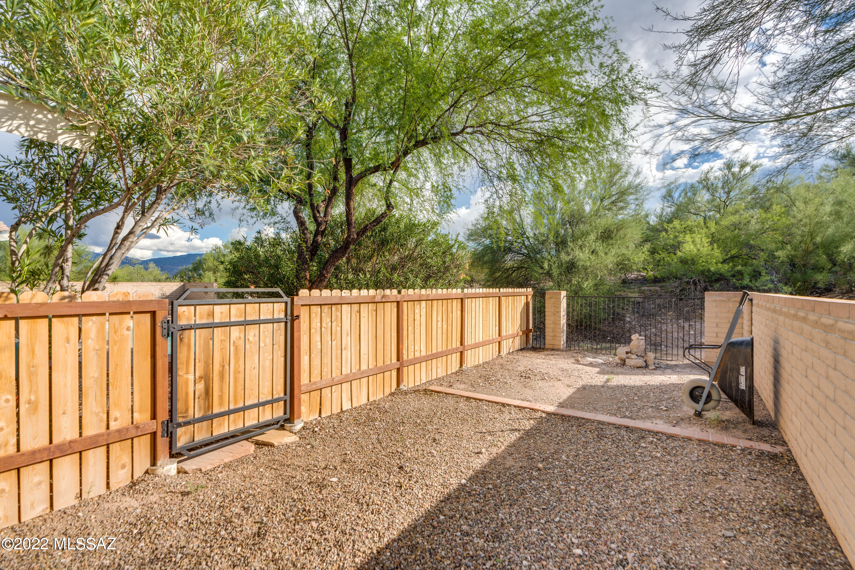 4076 N Hidden Cove Place