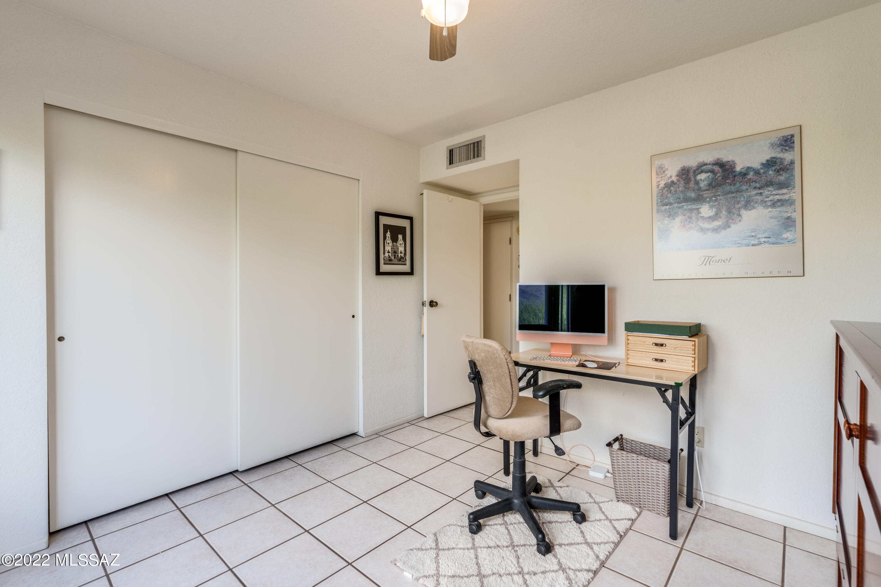 4076 N Hidden Cove Place