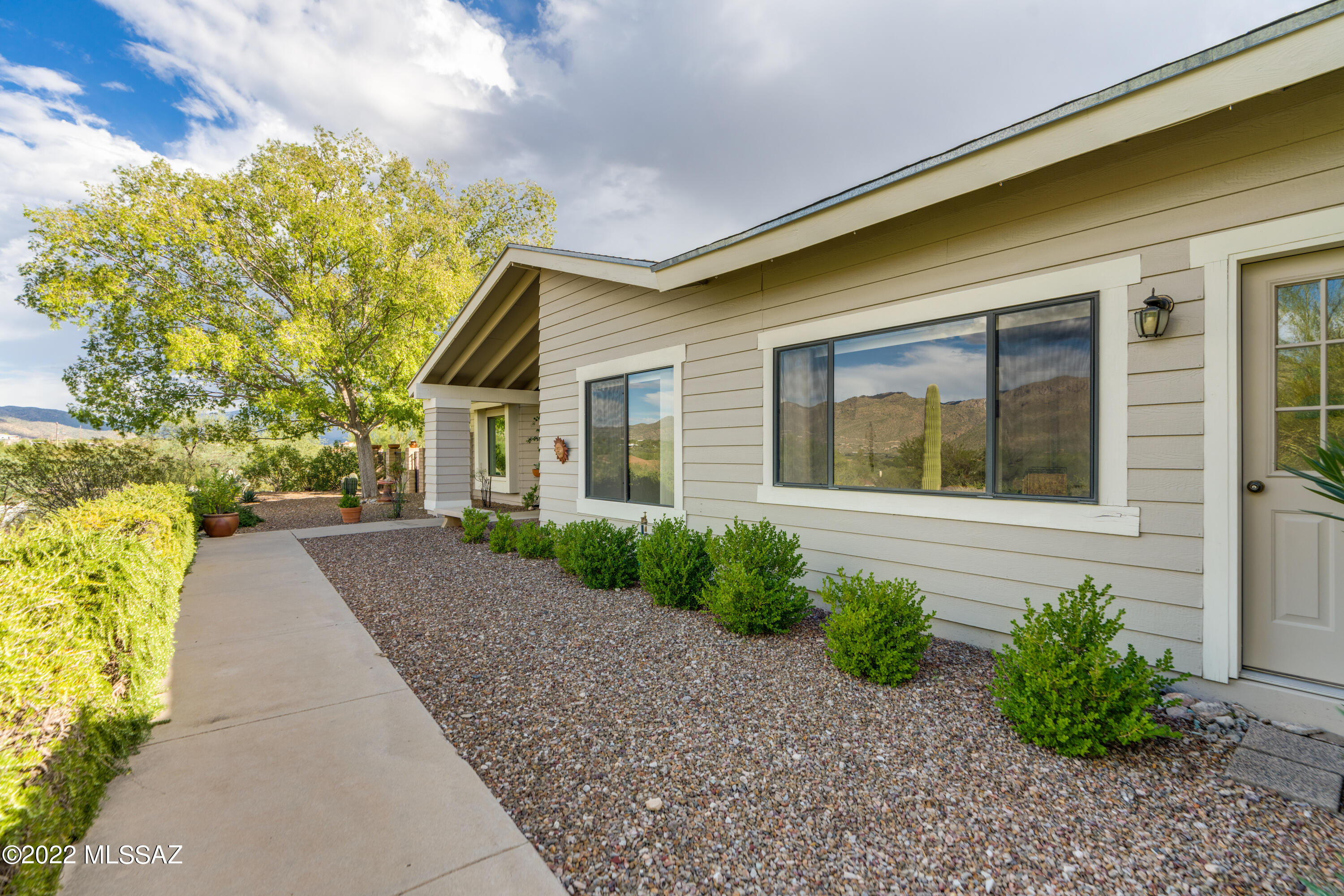 4076 N Hidden Cove Place